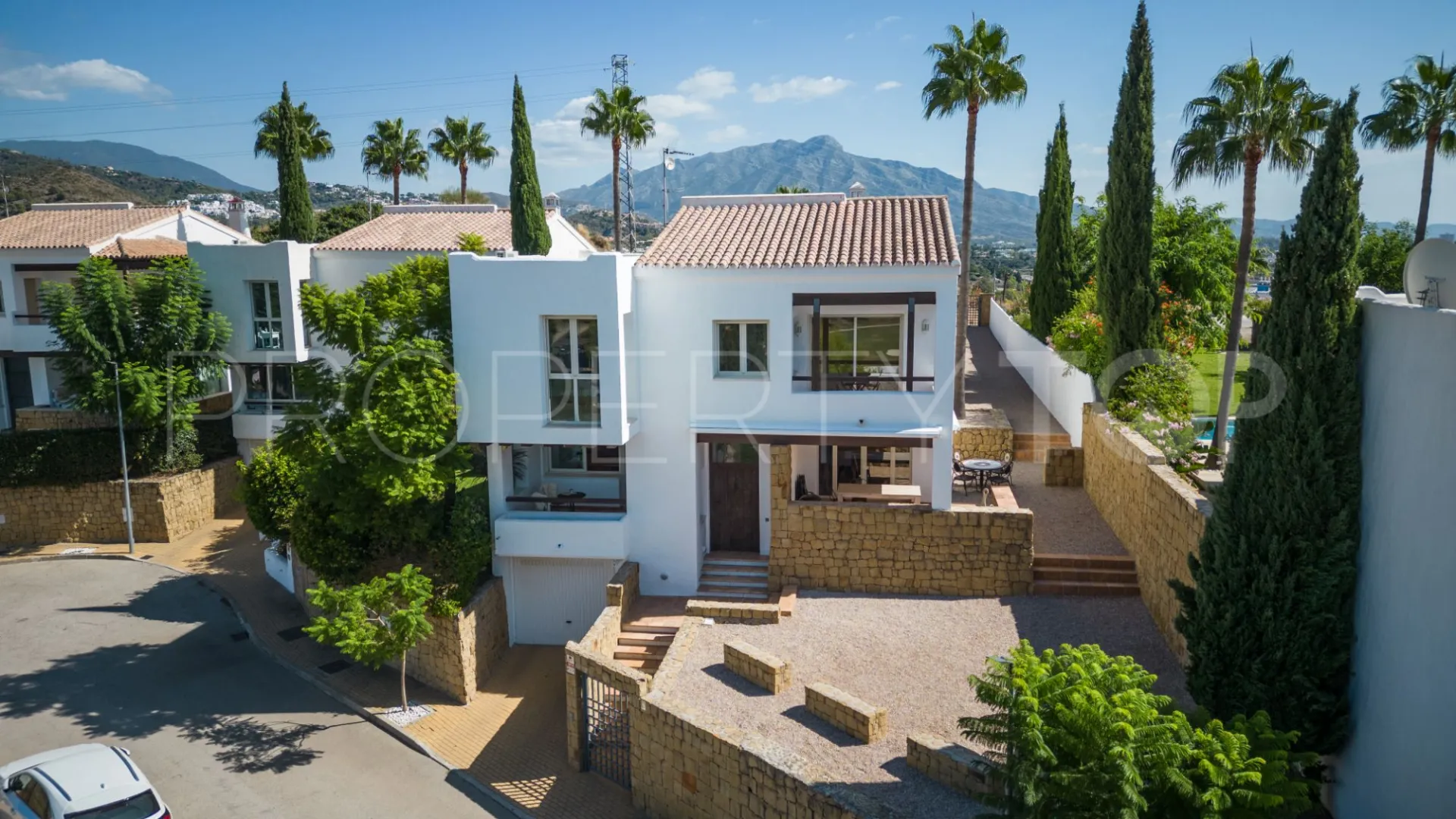 For sale villa in Benahavis with 4 bedrooms