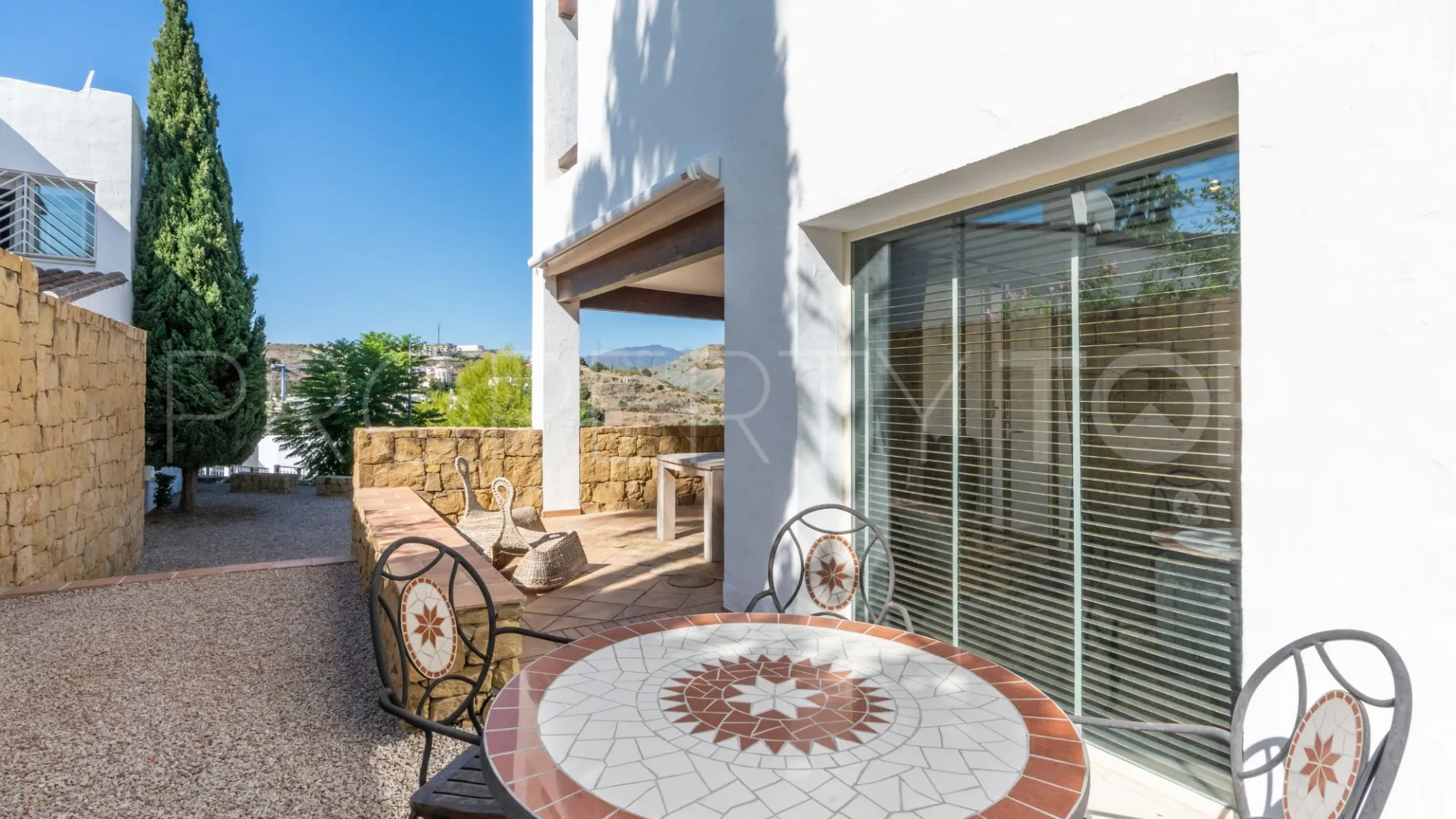 For sale villa in Benahavis with 4 bedrooms