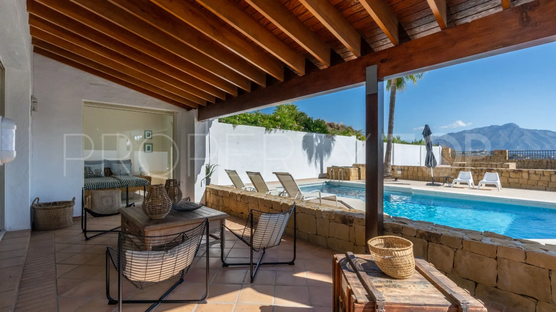 For sale villa in Benahavis with 4 bedrooms