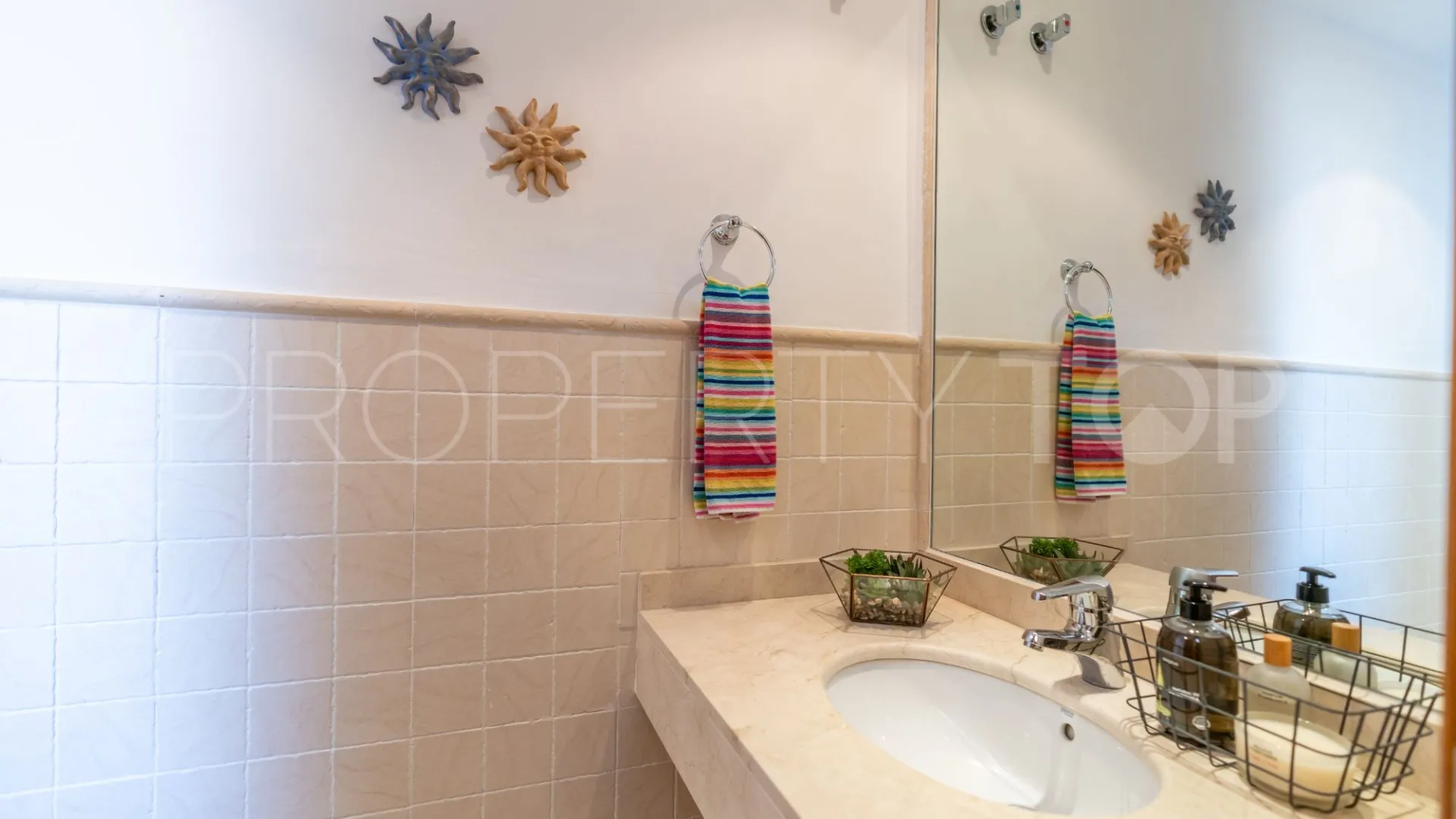 For sale villa in Benahavis with 4 bedrooms