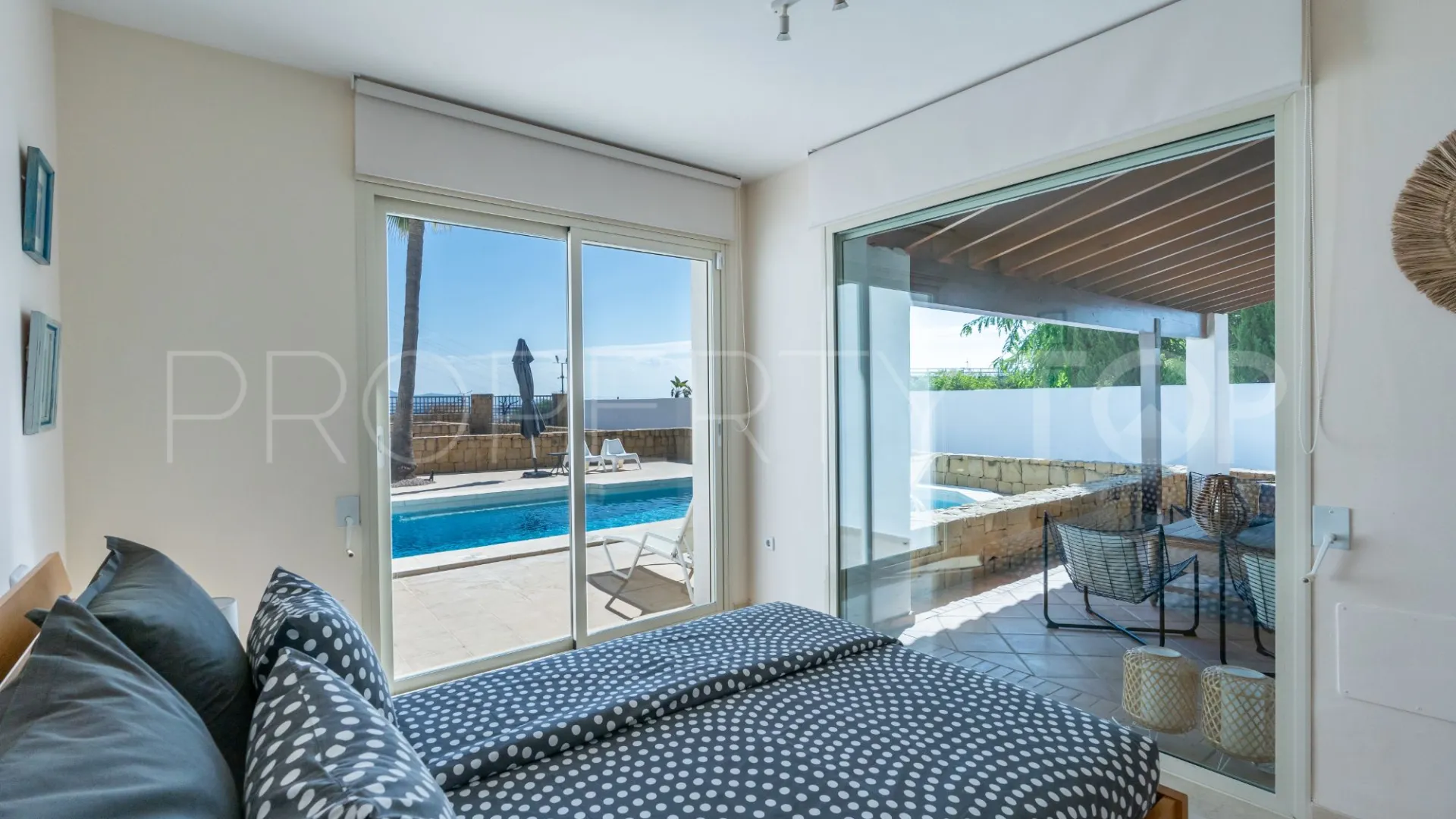 For sale villa in Benahavis with 4 bedrooms