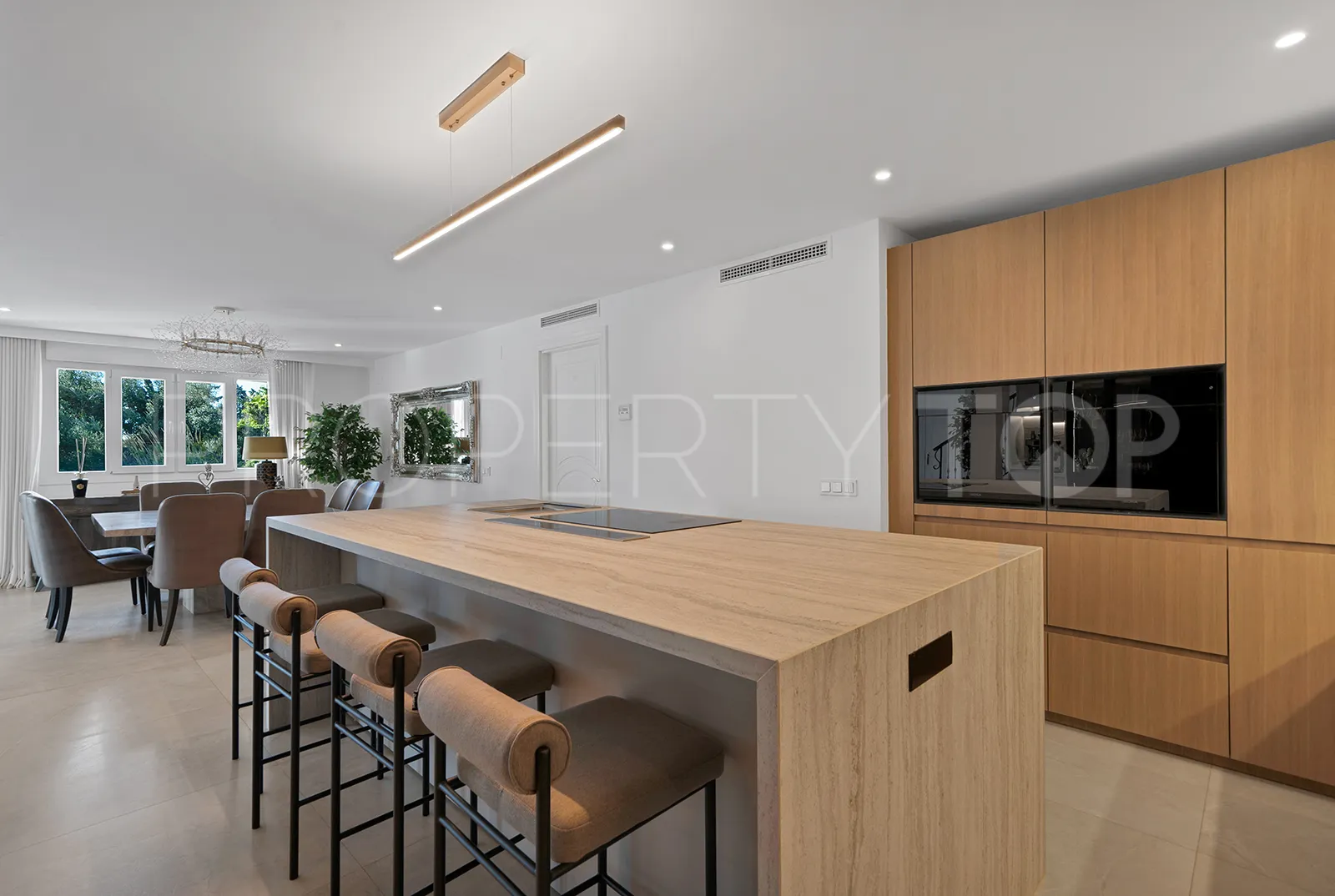 Villa de 5 dormitorios en venta en Benalmadena