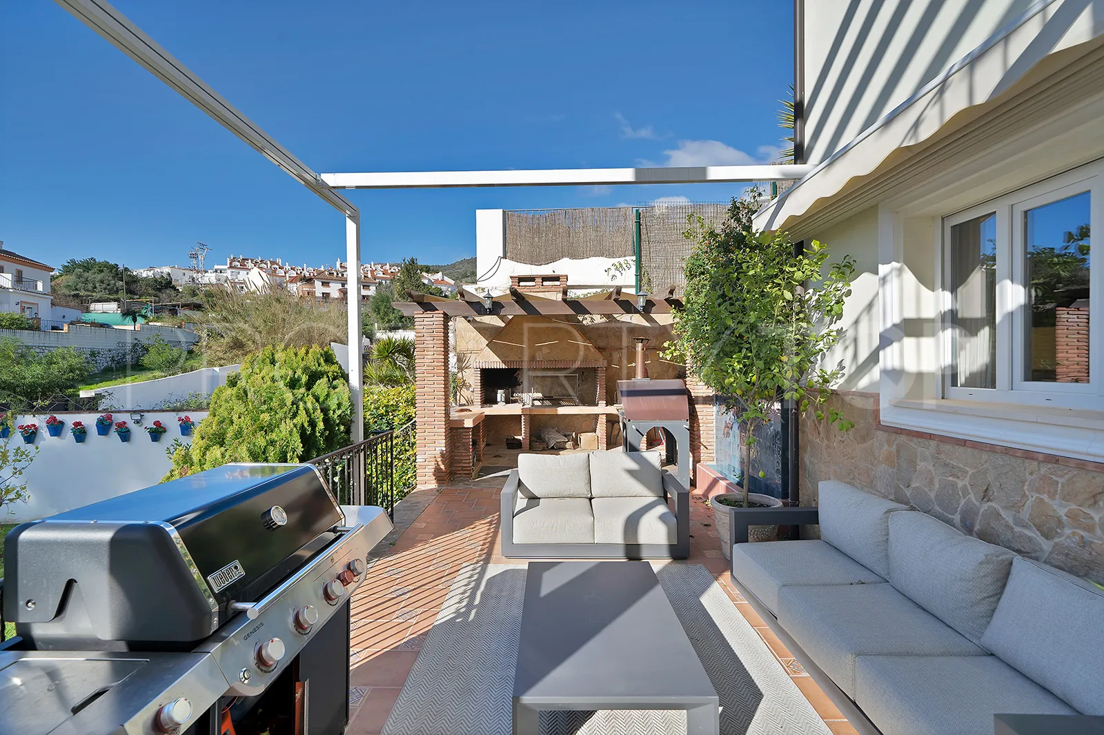 Villa de 5 dormitorios en venta en Benalmadena