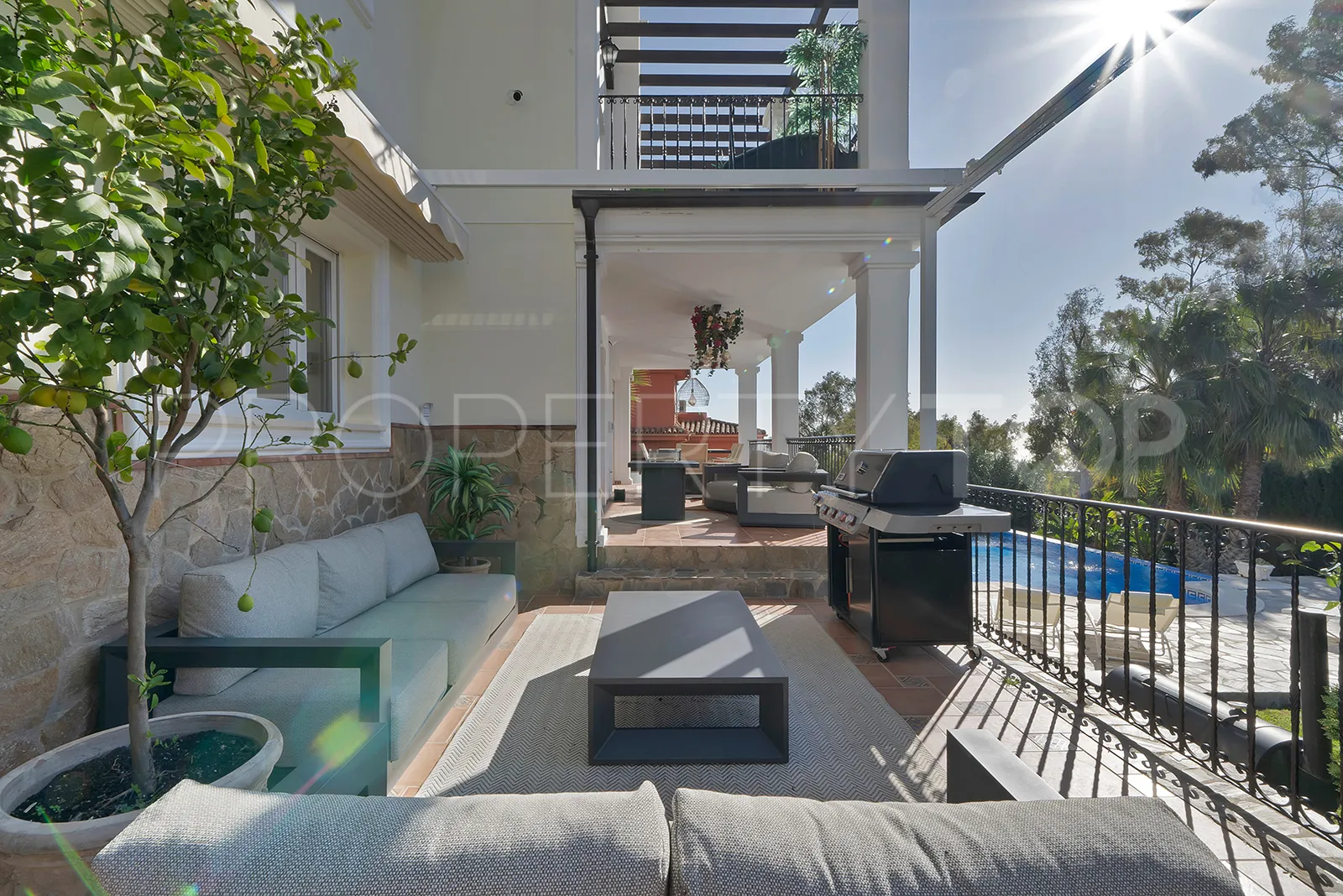 Villa de 5 dormitorios en venta en Benalmadena