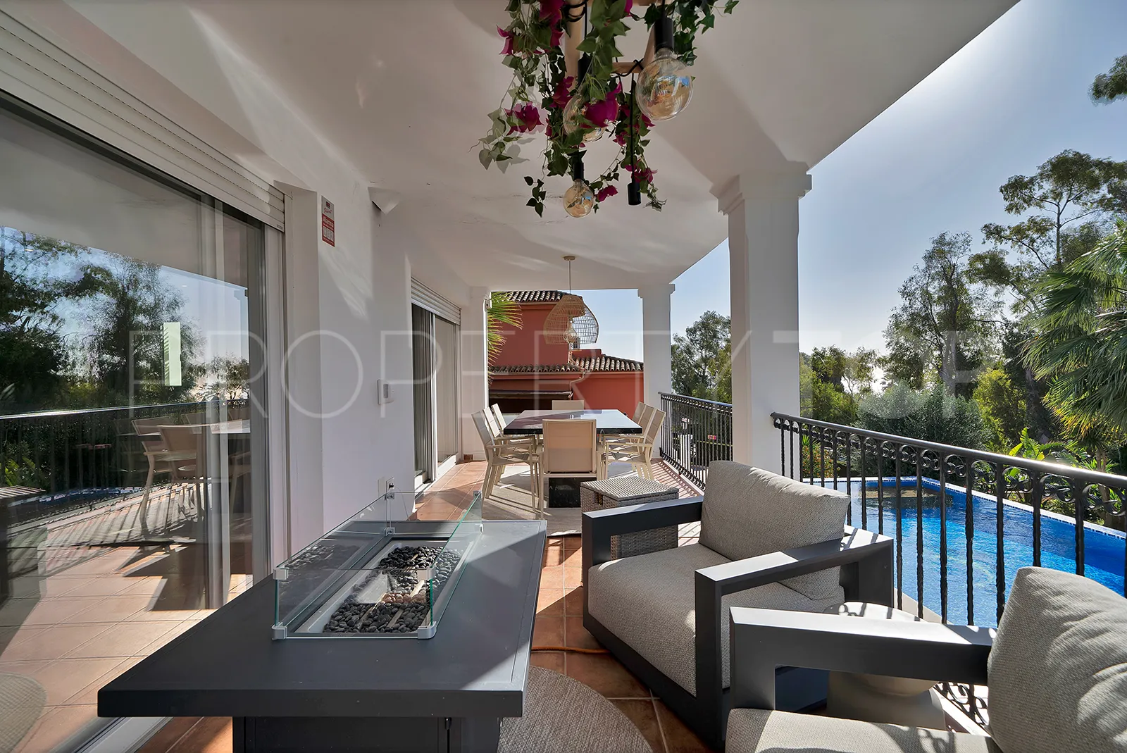 Villa de 5 dormitorios en venta en Benalmadena