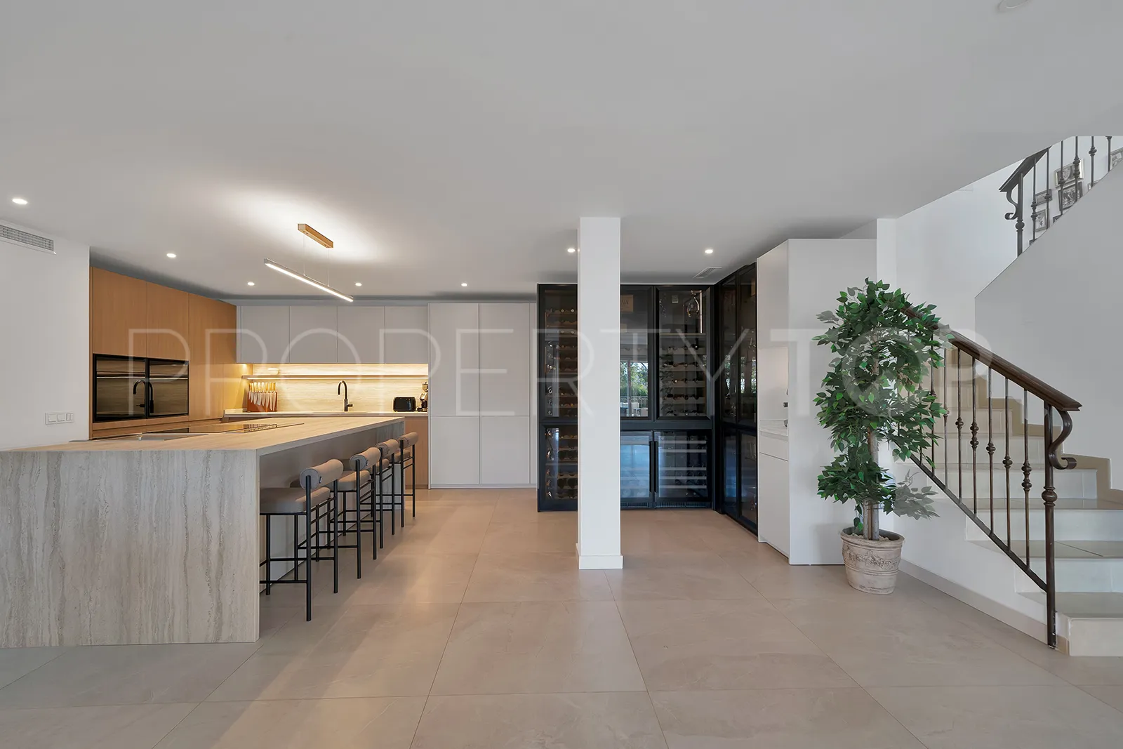 Villa de 5 dormitorios en venta en Benalmadena