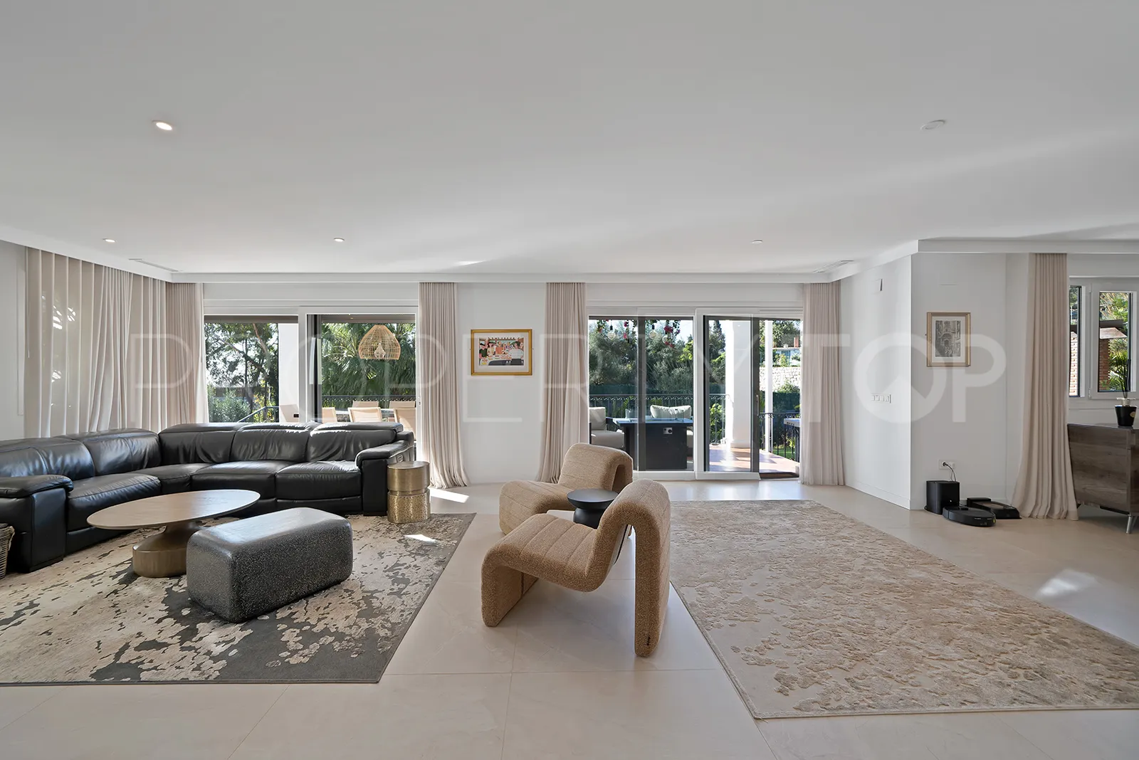 Villa de 5 dormitorios en venta en Benalmadena