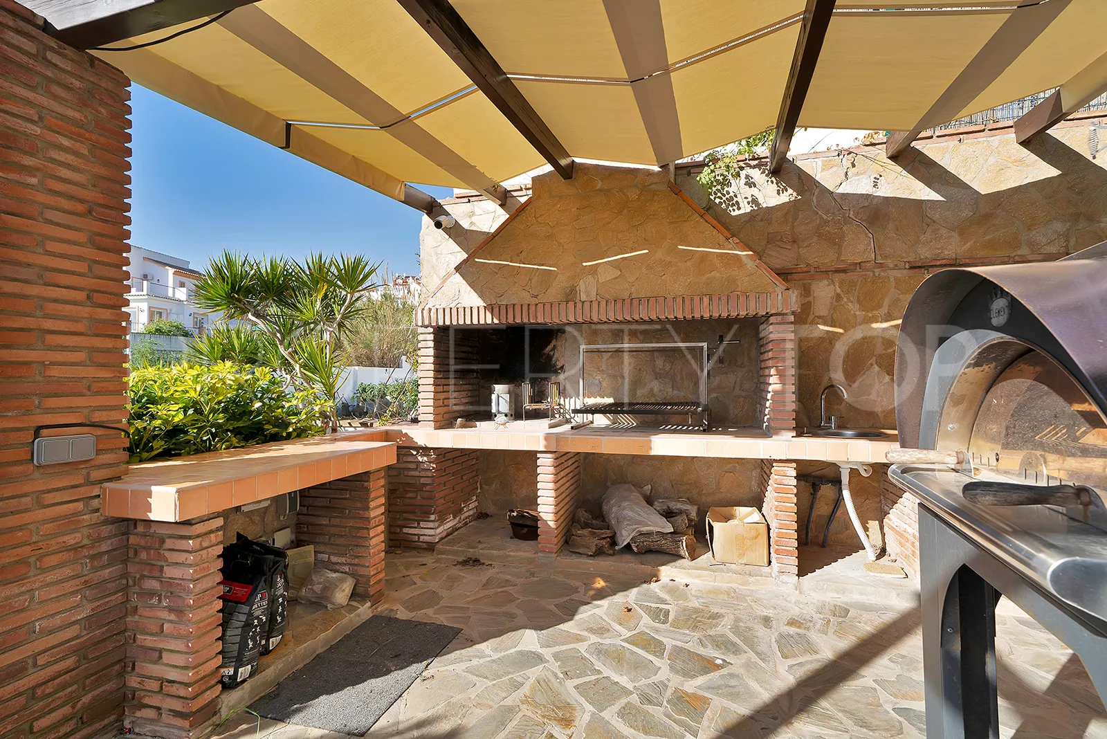 Villa de 5 dormitorios en venta en Benalmadena