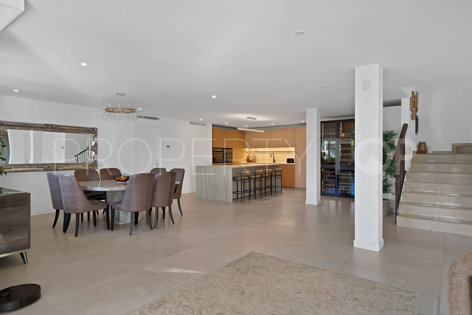 Villa de 5 dormitorios en venta en Benalmadena