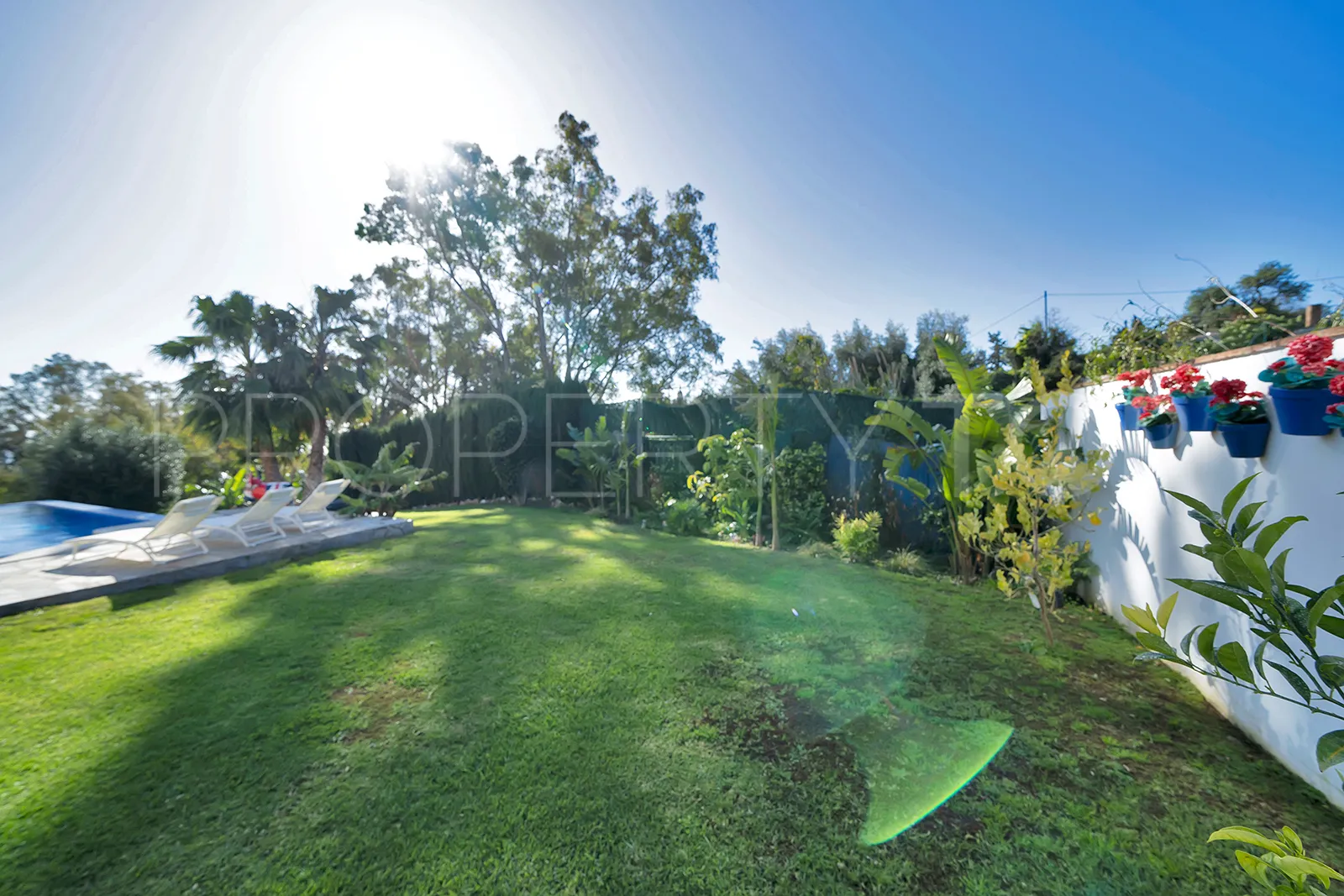 Villa de 5 dormitorios en venta en Benalmadena