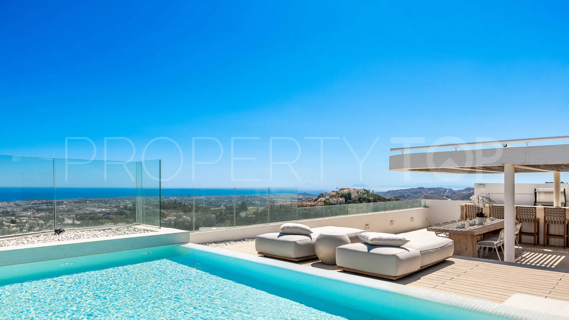 Atico duplex en venta en Benahavis