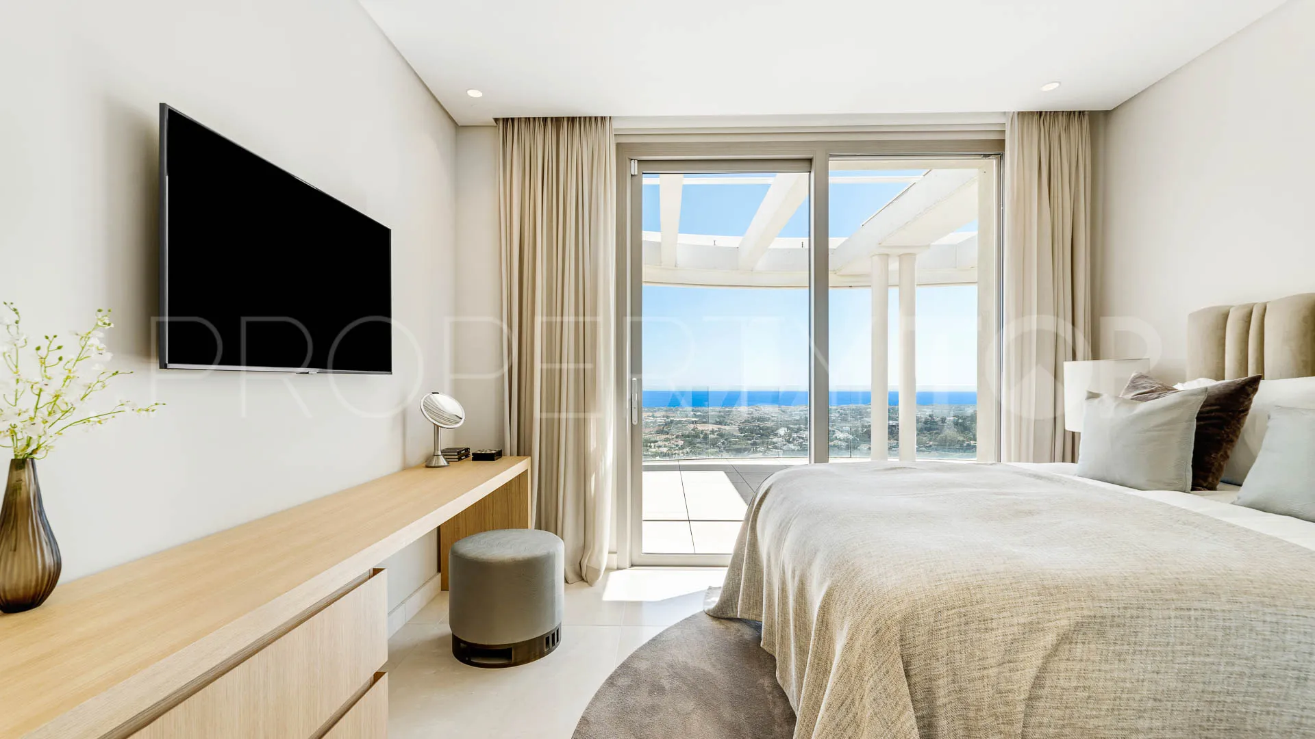Atico duplex en venta en Benahavis