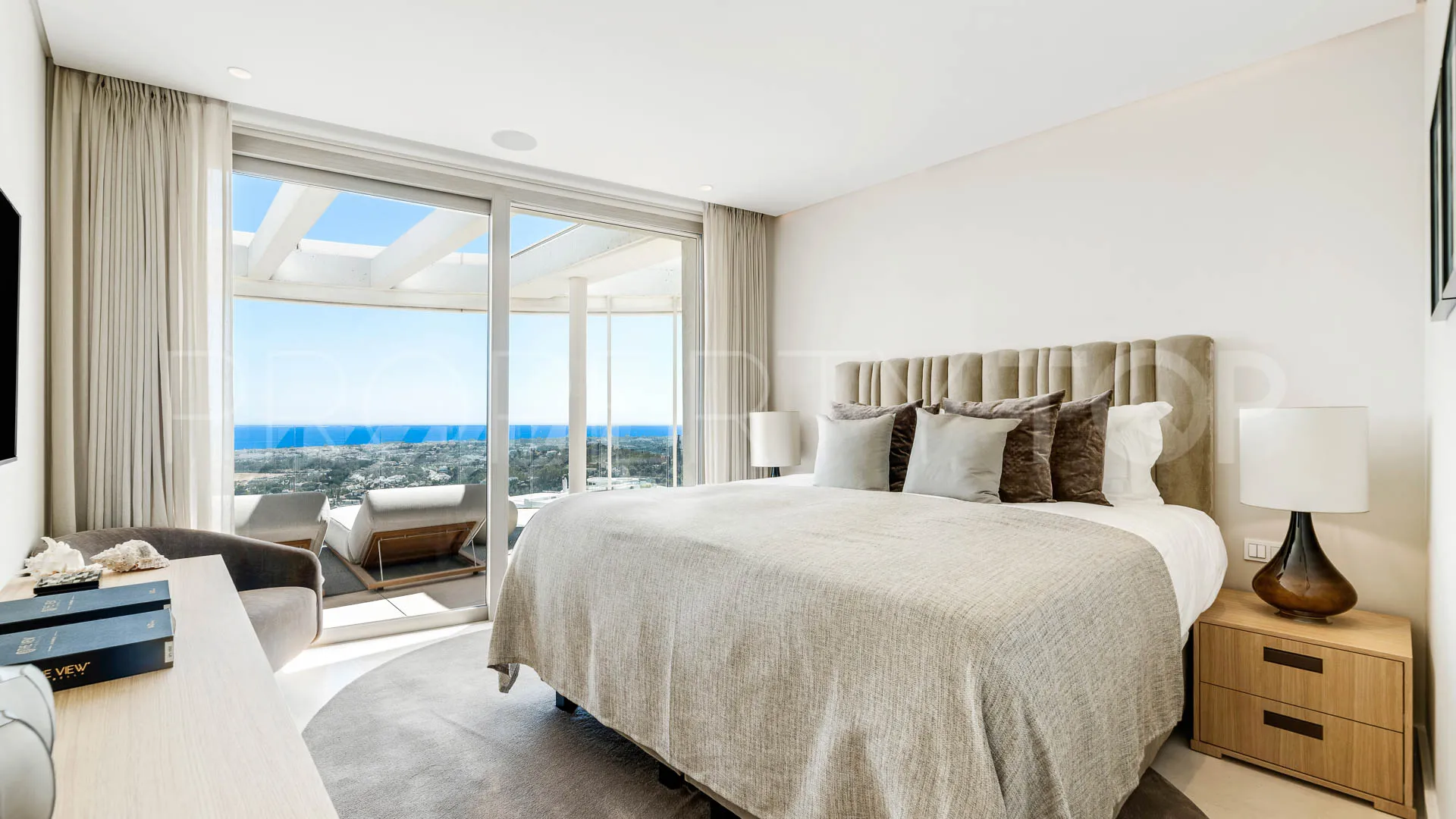 Atico duplex en venta en Benahavis
