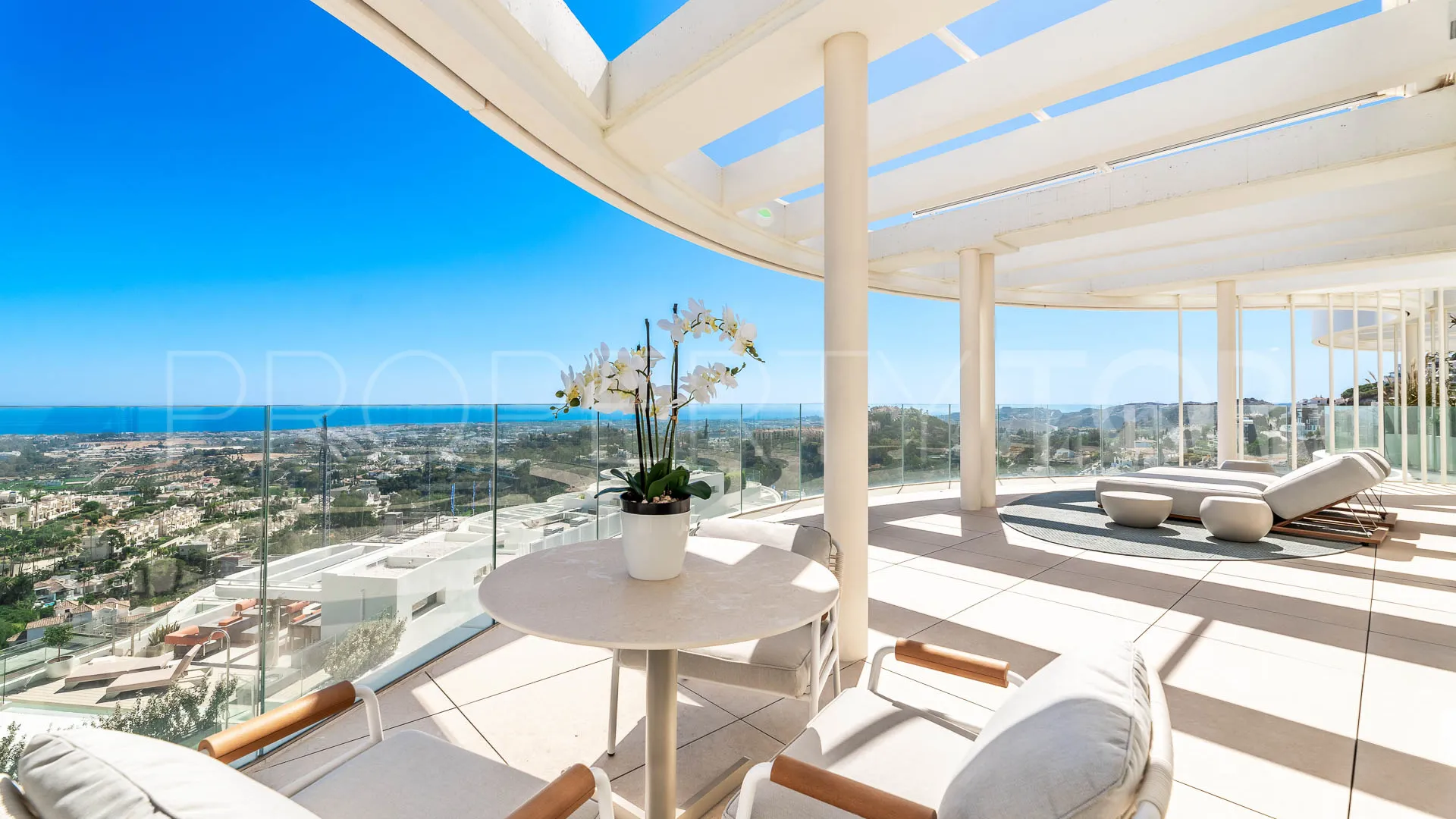 Atico duplex en venta en Benahavis