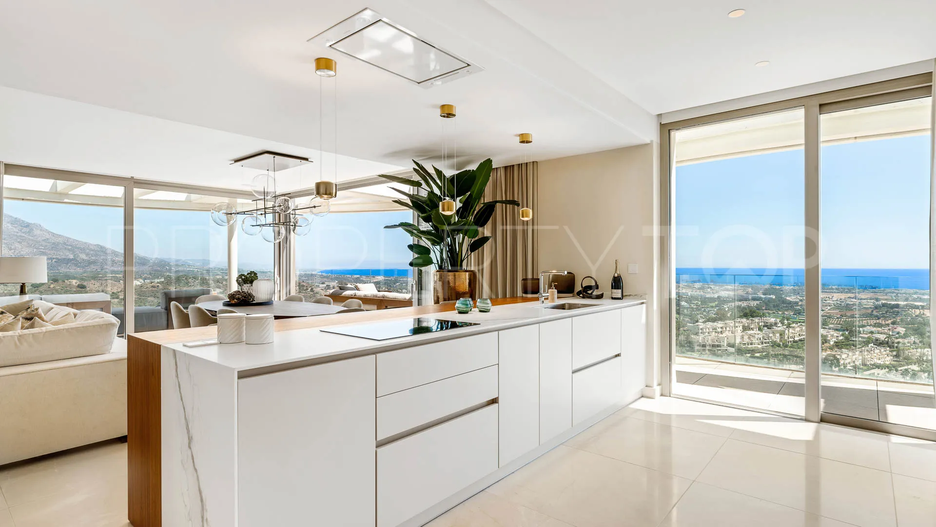 Atico duplex en venta en Benahavis