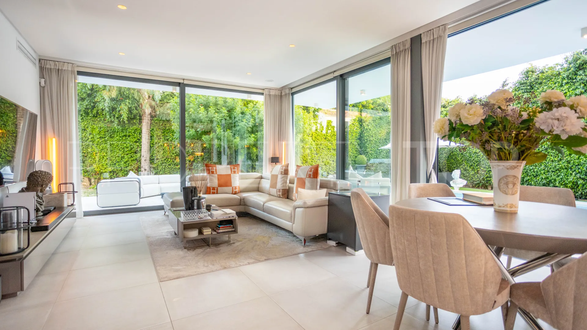For sale villa in Estepona