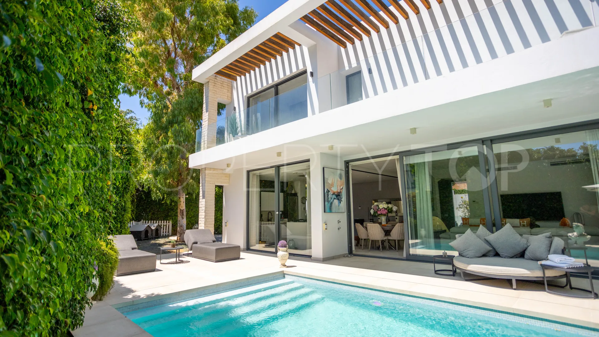 For sale villa in Estepona
