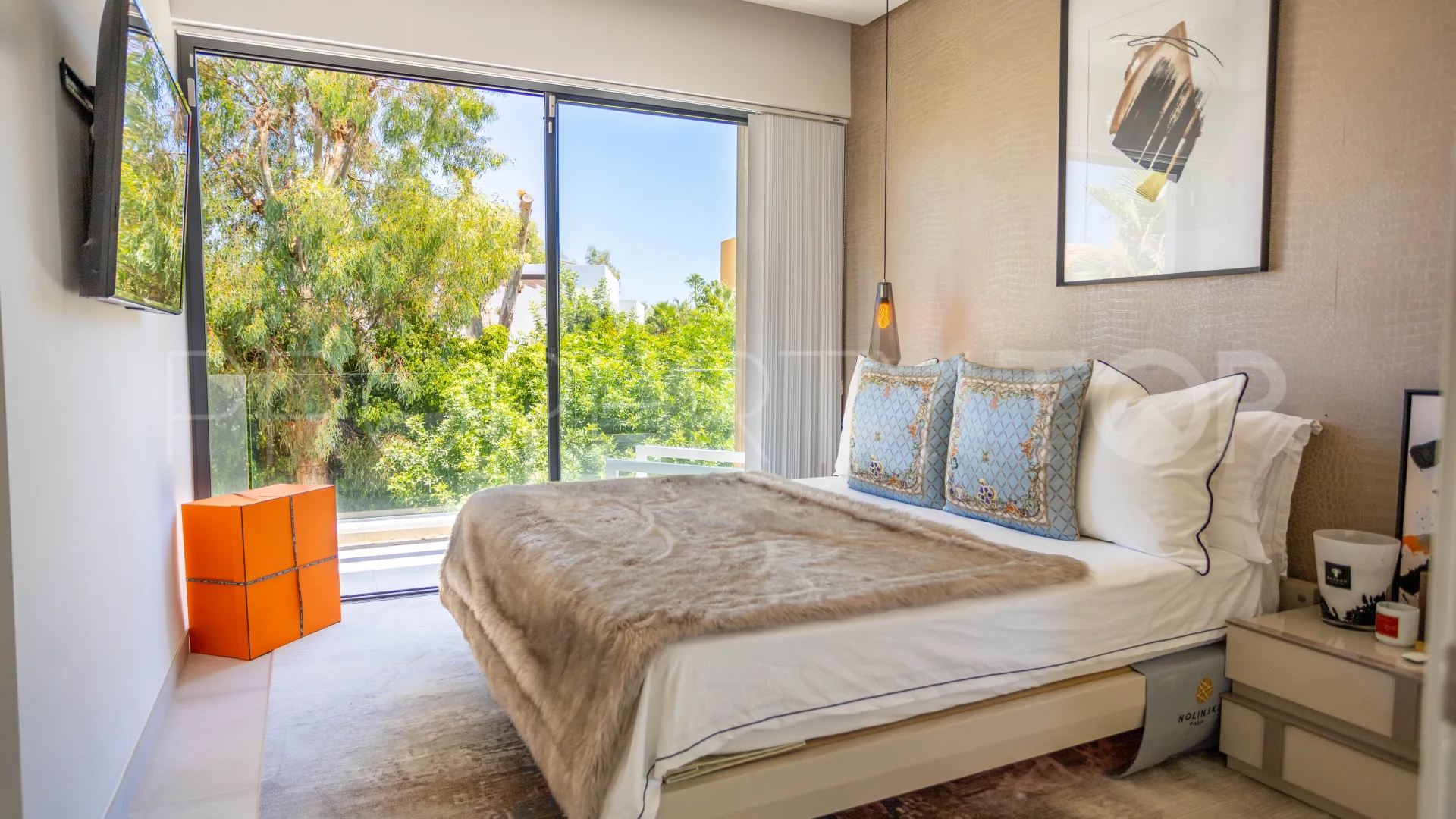 For sale villa in Estepona