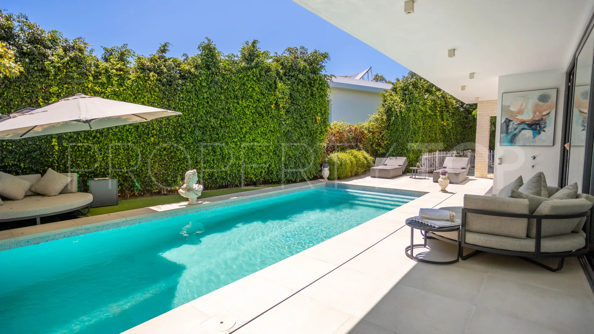 For sale villa in Estepona