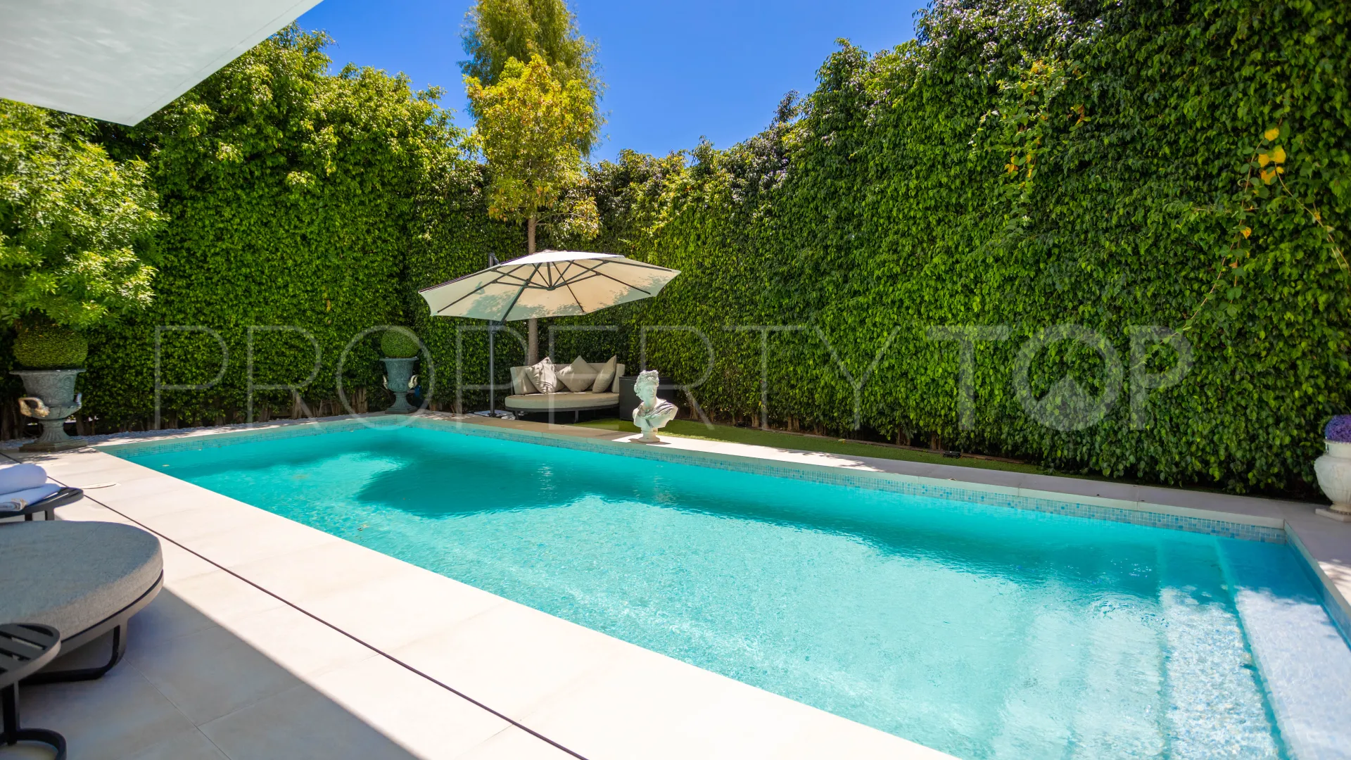 For sale villa in Estepona