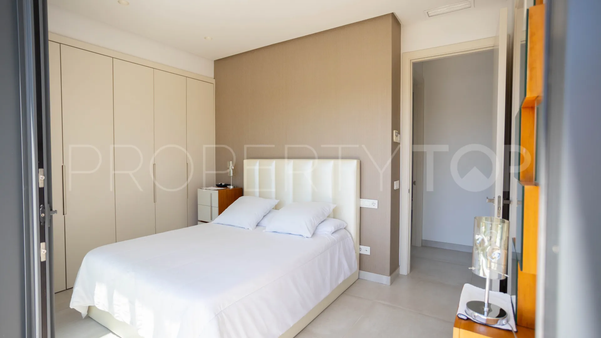For sale villa in Estepona