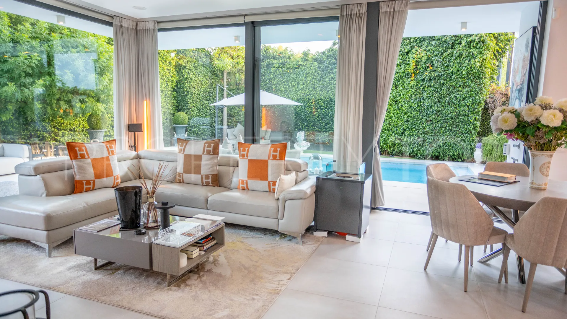 For sale villa in Estepona
