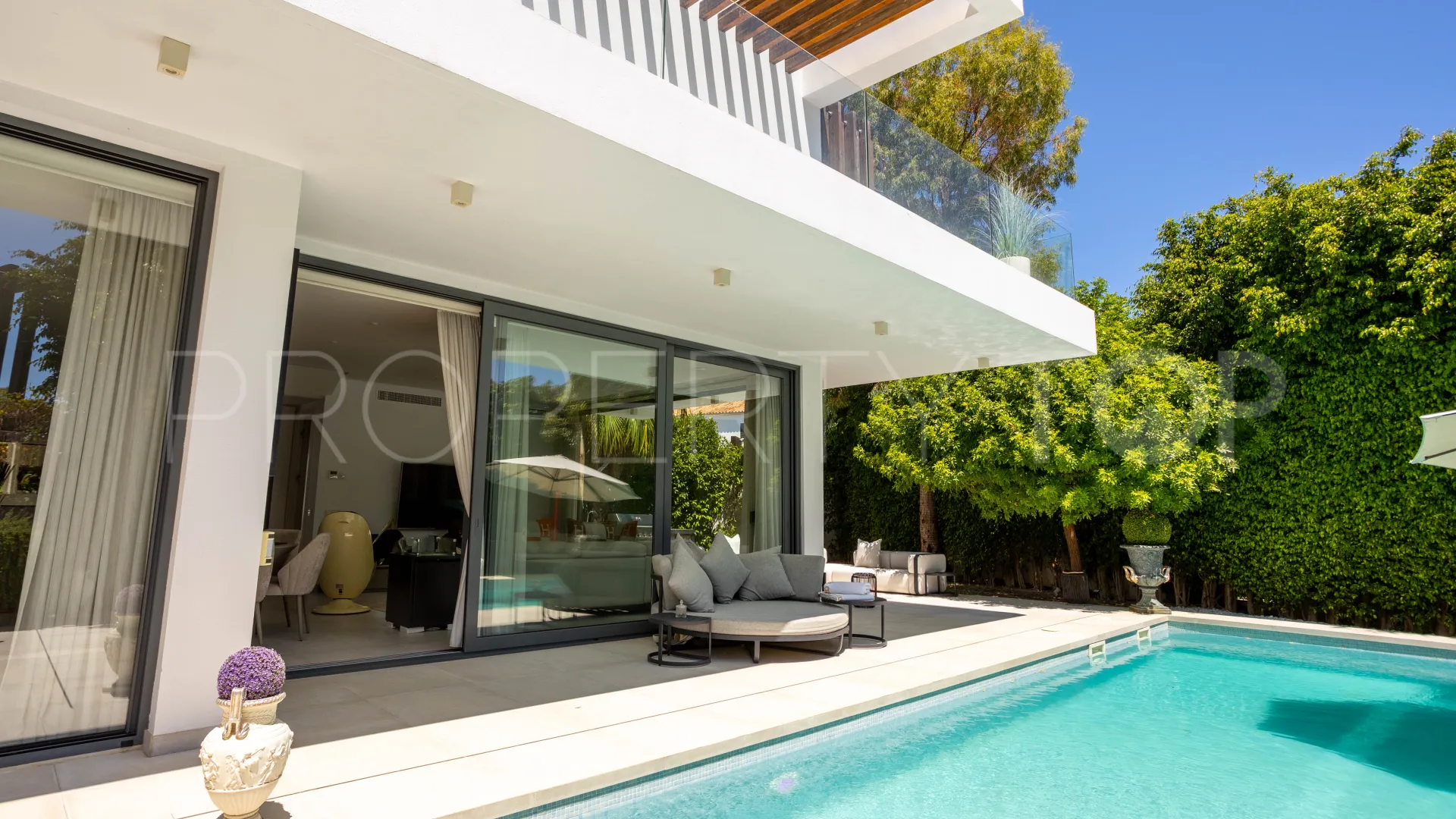 For sale villa in Estepona