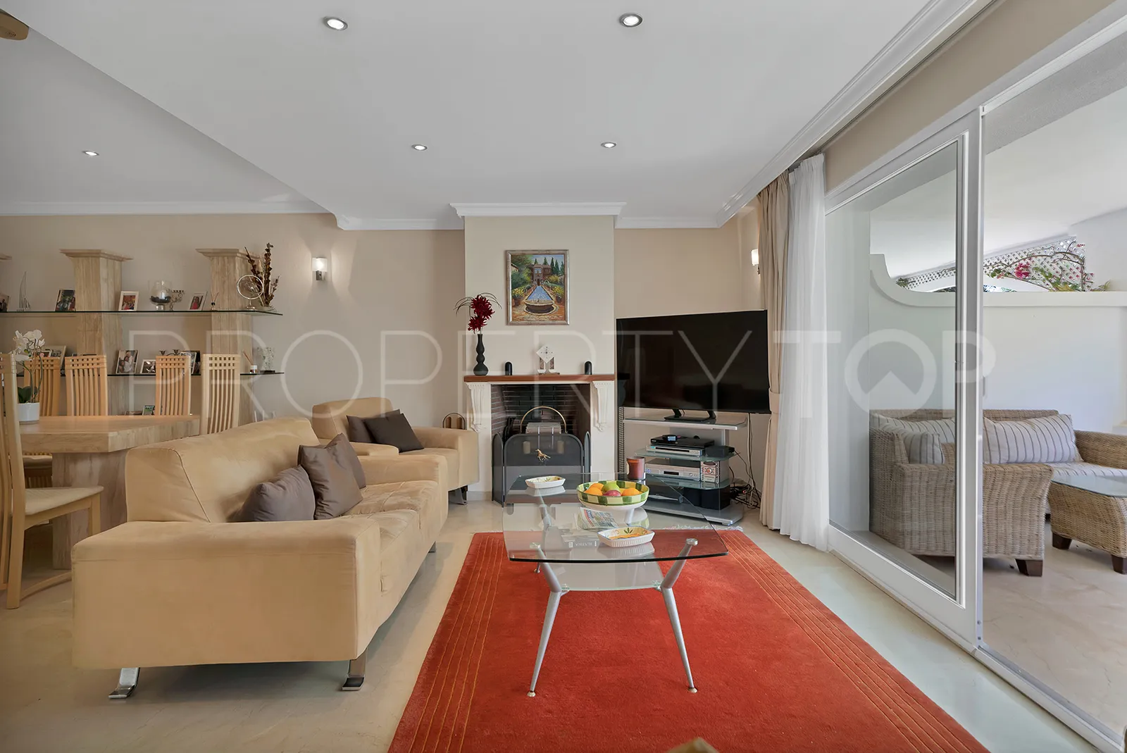 Apartment for sale in Estepona East with 2 bedrooms