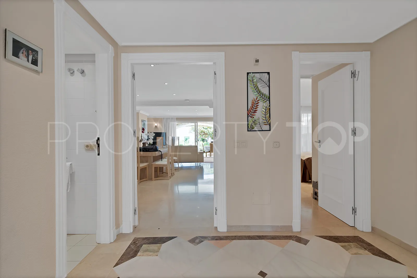 Apartment for sale in Estepona East with 2 bedrooms