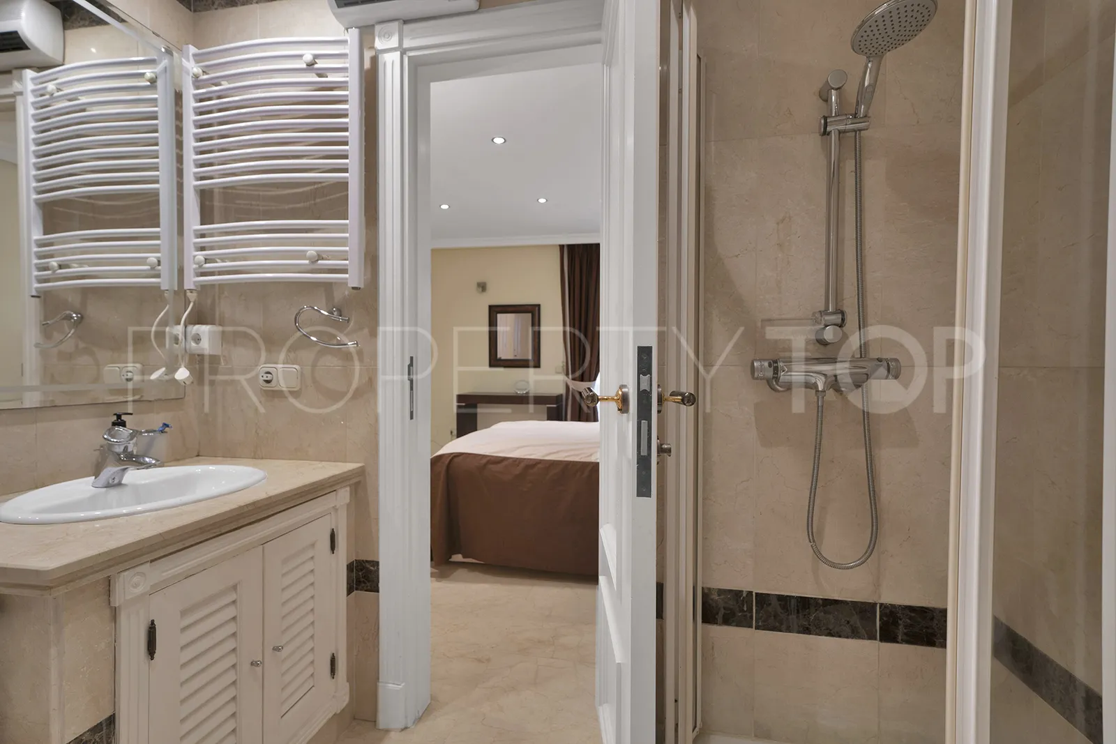 Apartment for sale in Estepona East with 2 bedrooms