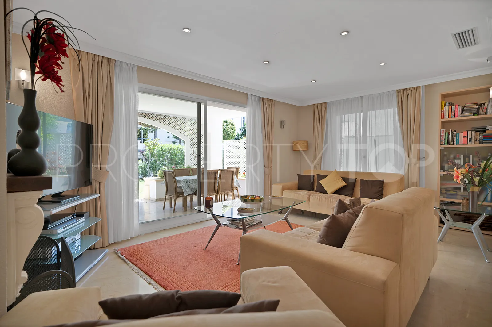 Apartment for sale in Estepona East with 2 bedrooms
