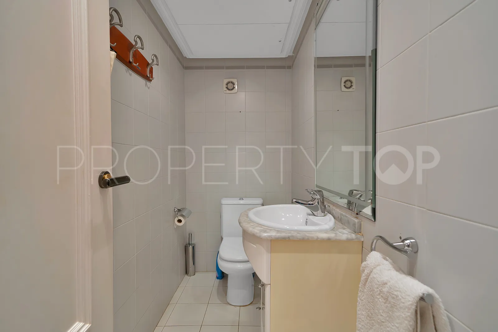 Apartment for sale in Estepona East with 2 bedrooms