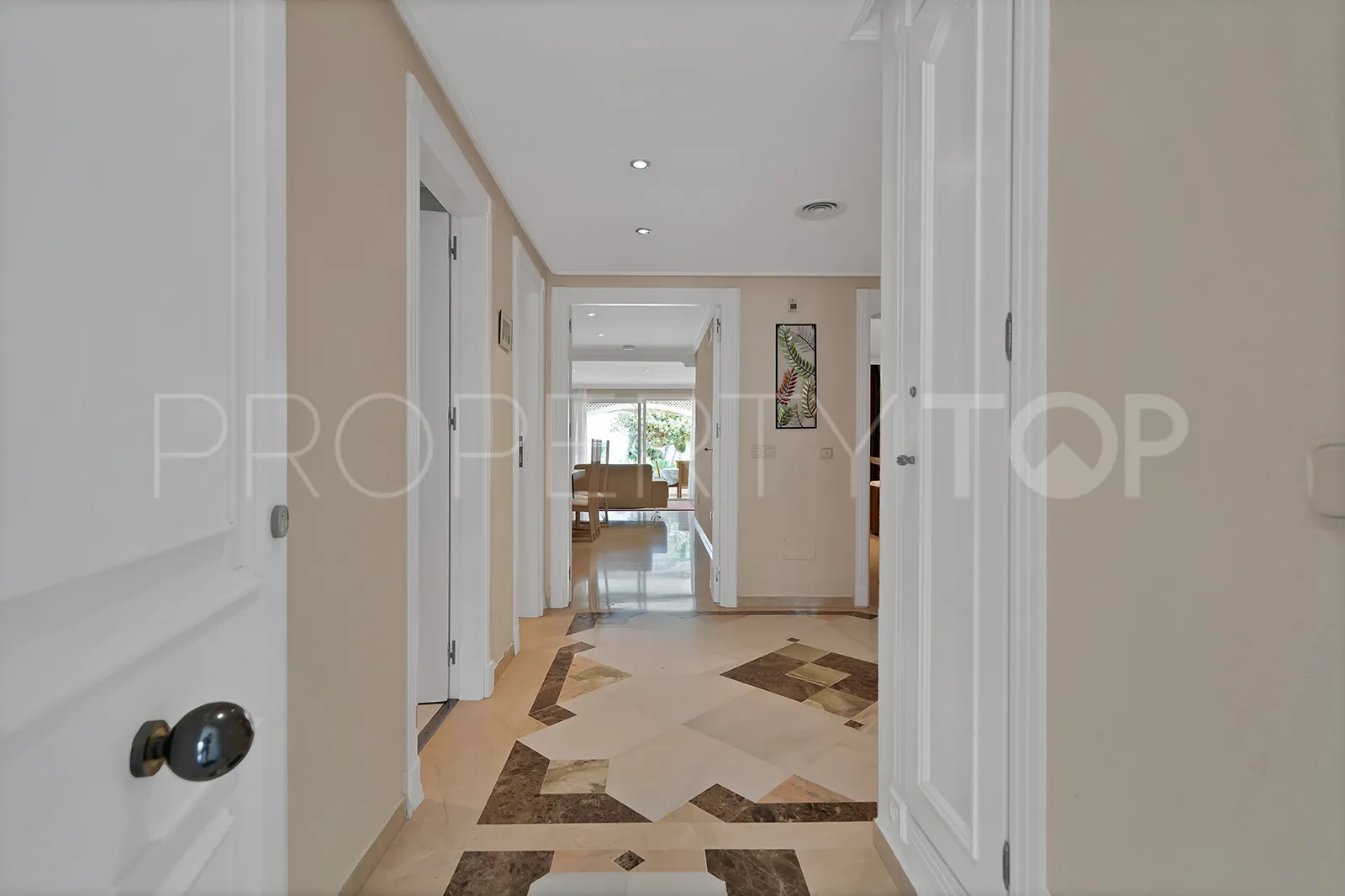 Apartment for sale in Estepona East with 2 bedrooms