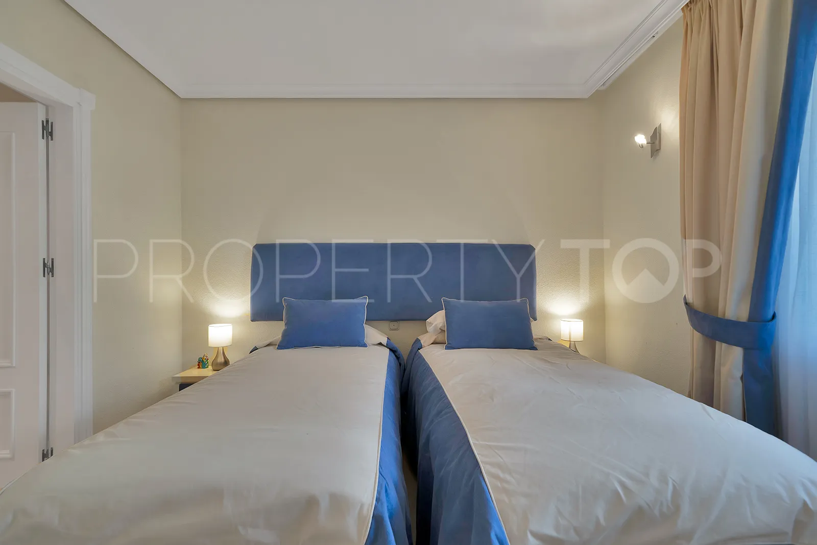Apartment for sale in Estepona East with 2 bedrooms