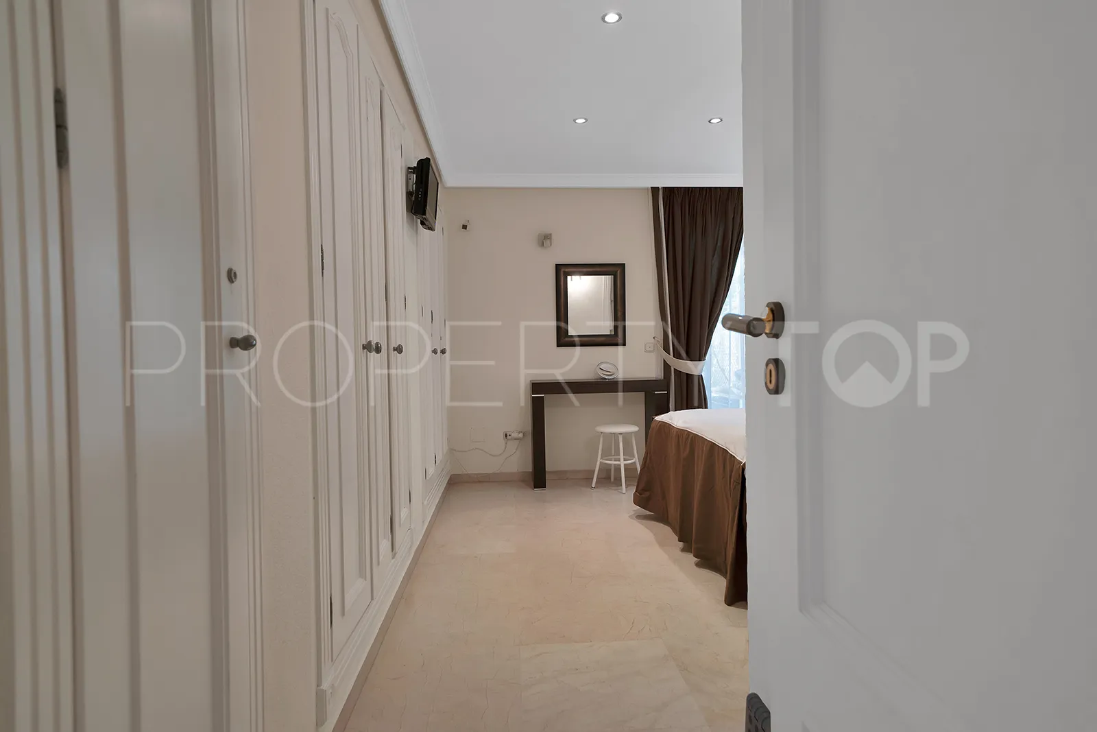 Apartment for sale in Estepona East with 2 bedrooms