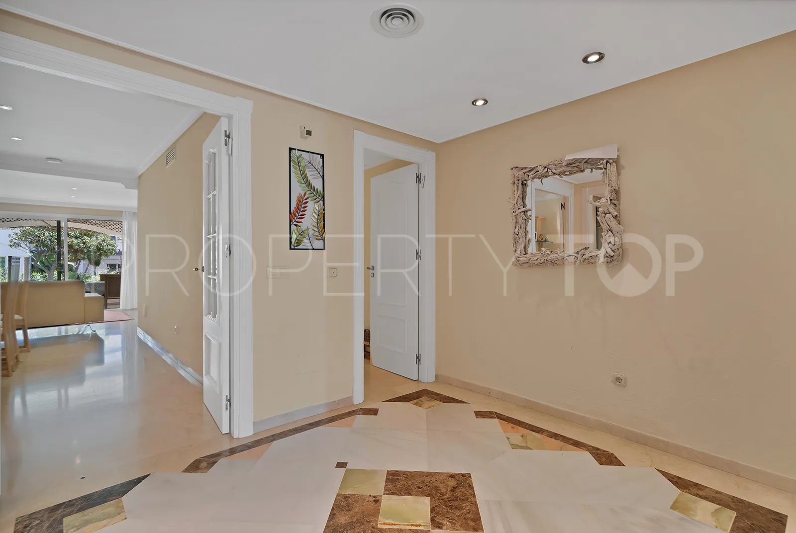 Apartment for sale in Estepona East with 2 bedrooms