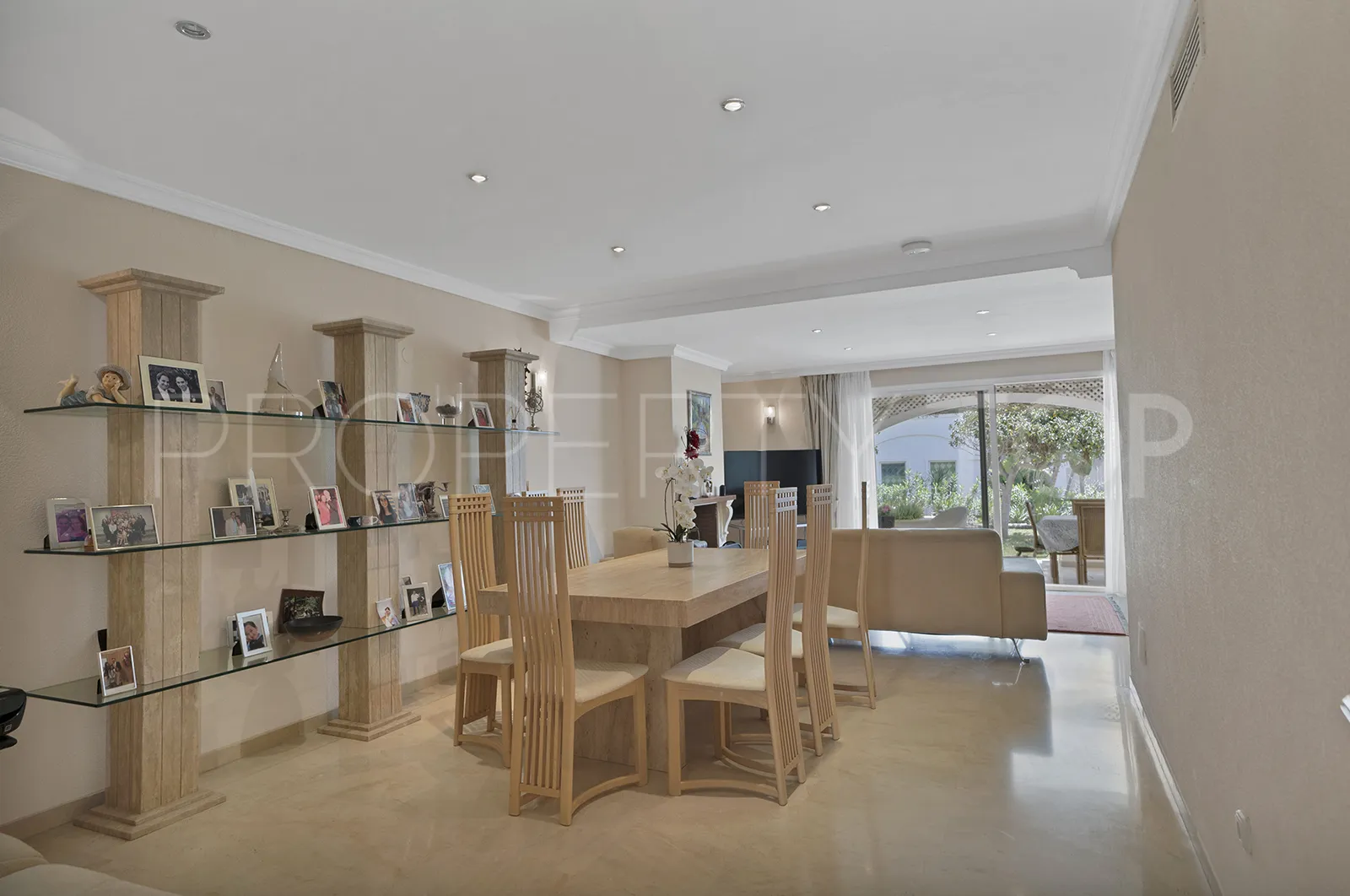 Apartment for sale in Estepona East with 2 bedrooms