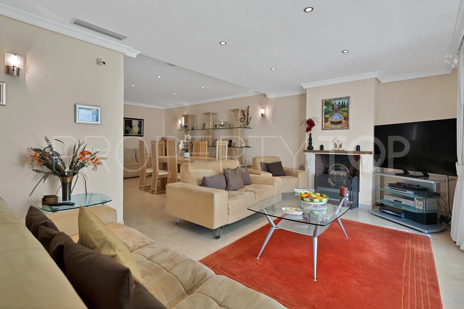 Apartment for sale in Estepona East with 2 bedrooms