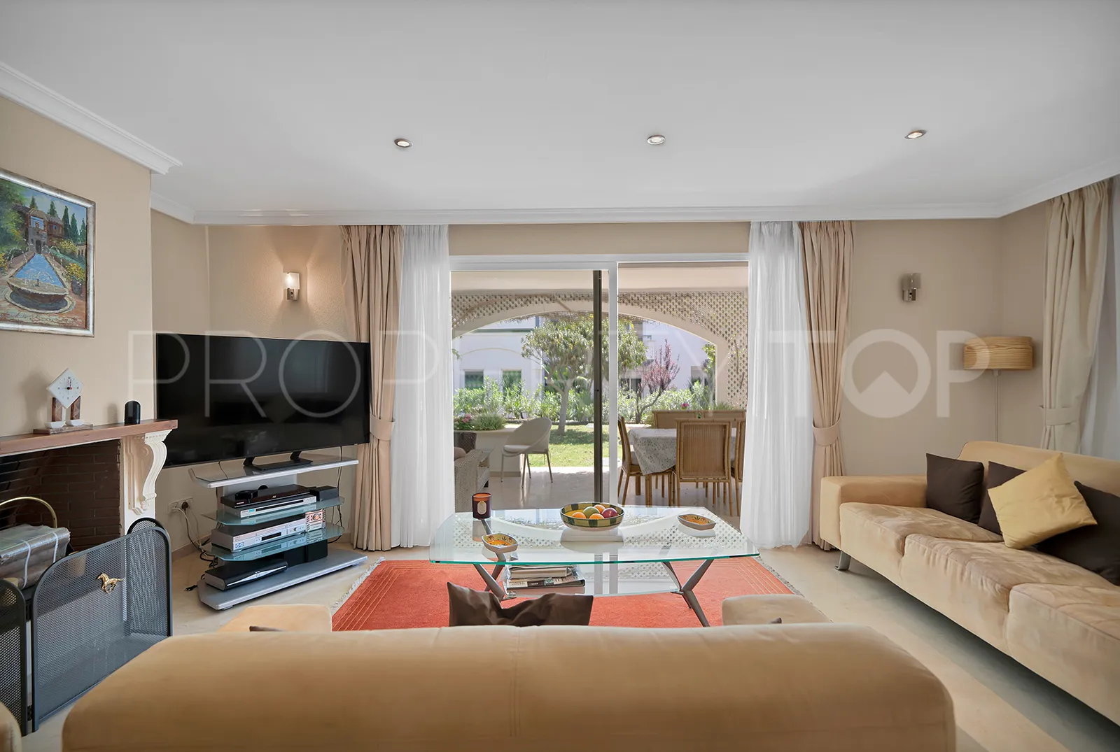 Apartment for sale in Estepona East with 2 bedrooms