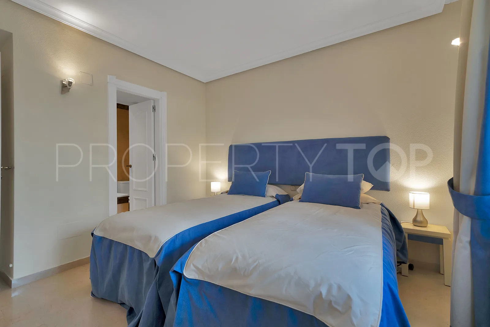 Apartment for sale in Estepona East with 2 bedrooms