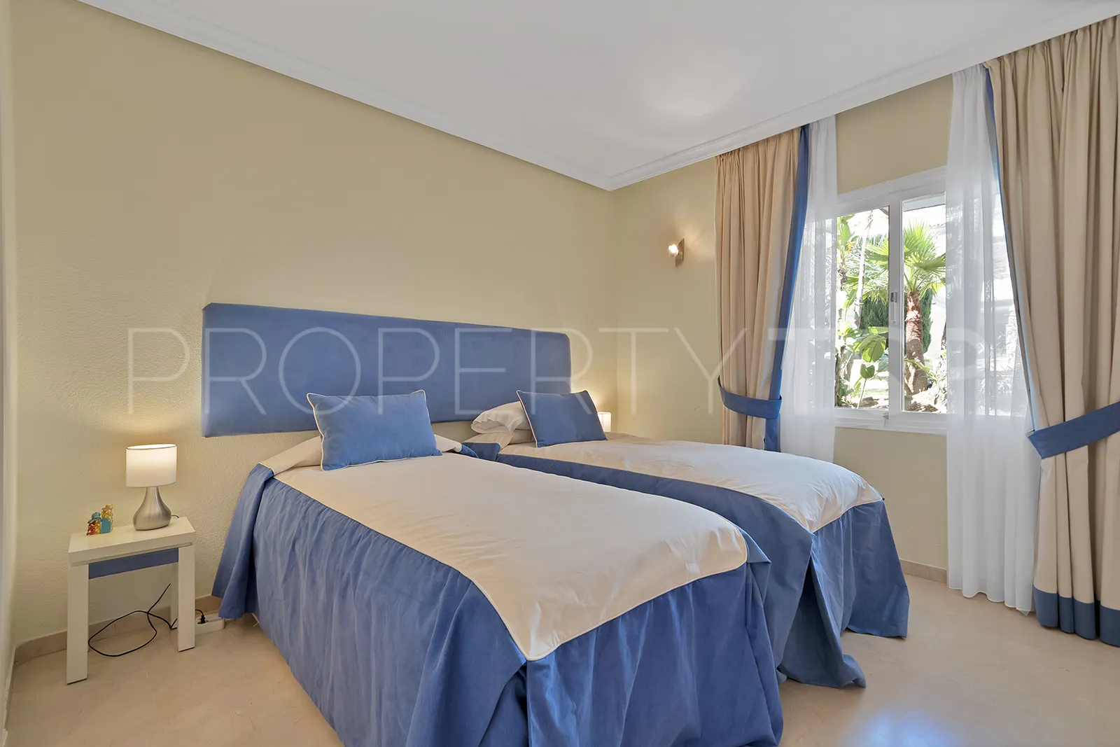 Apartment for sale in Estepona East with 2 bedrooms