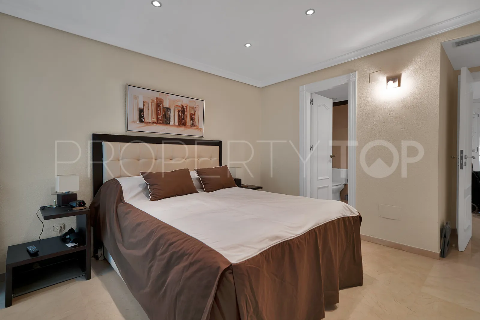 Apartment for sale in Estepona East with 2 bedrooms