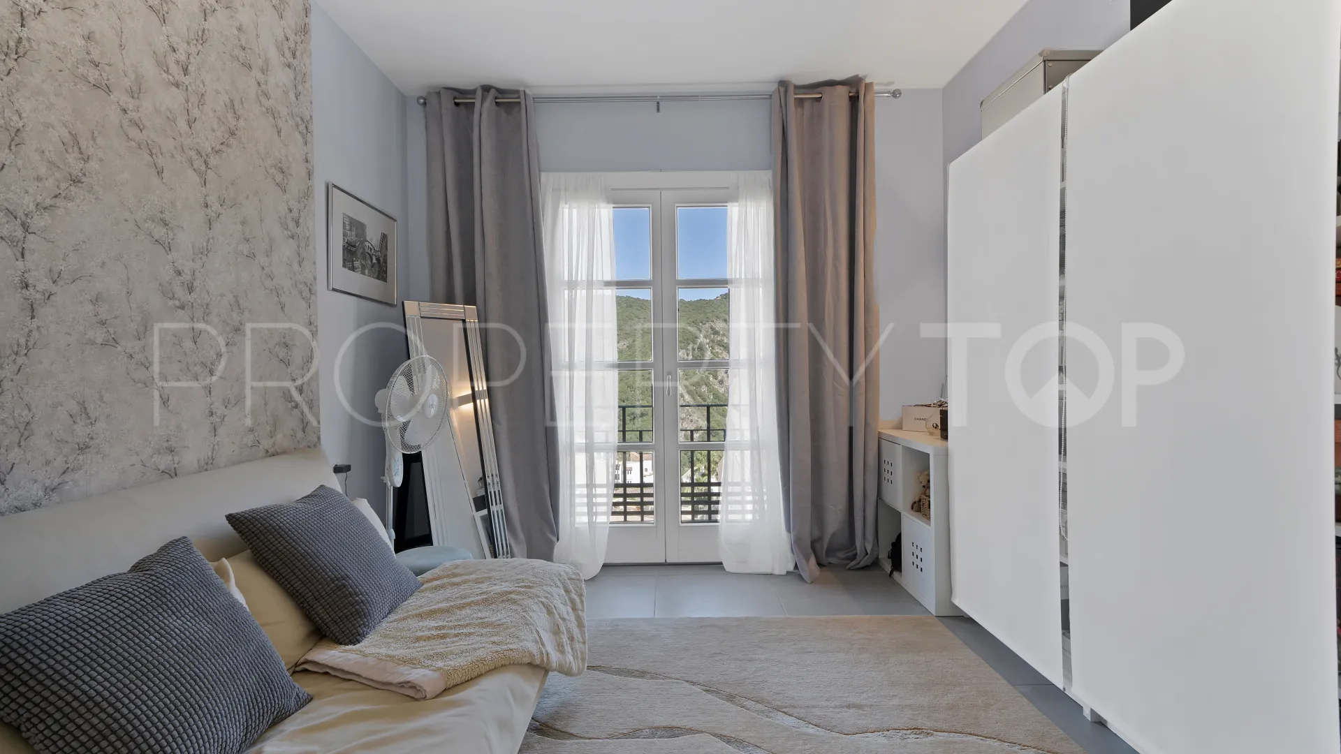 Benahavis 4 bedrooms town house for sale