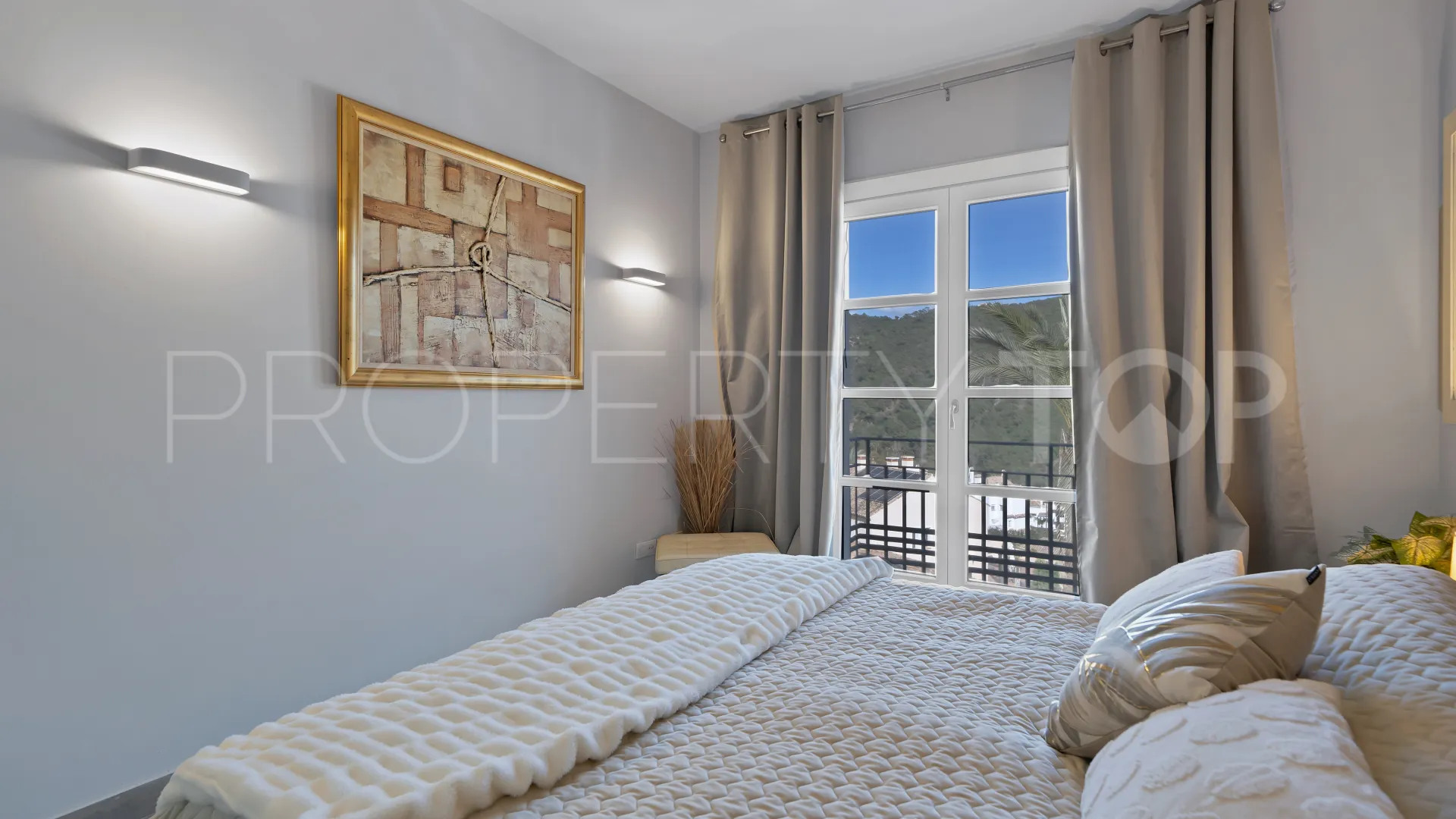 Benahavis 4 bedrooms town house for sale