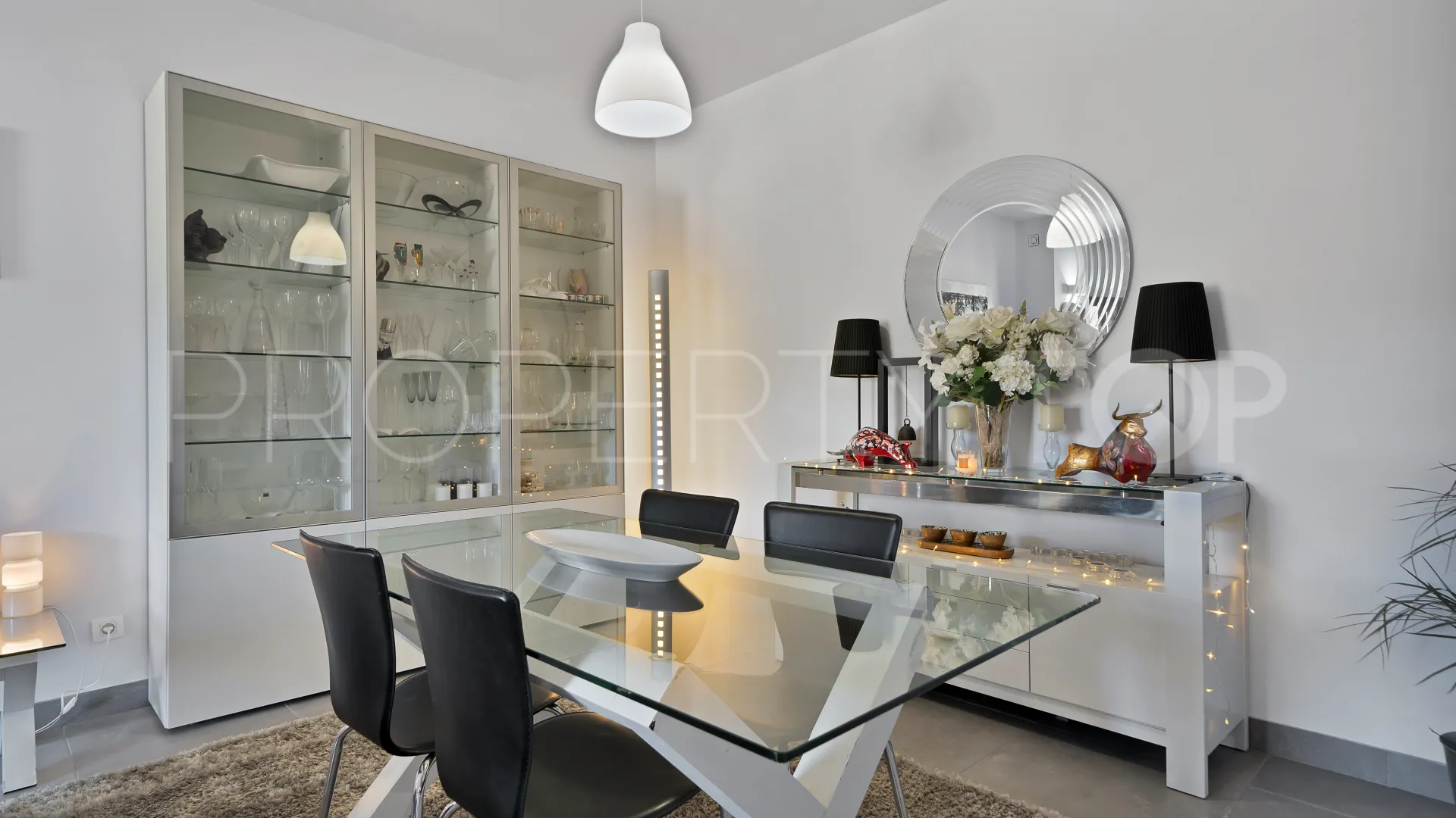 Benahavis 4 bedrooms town house for sale