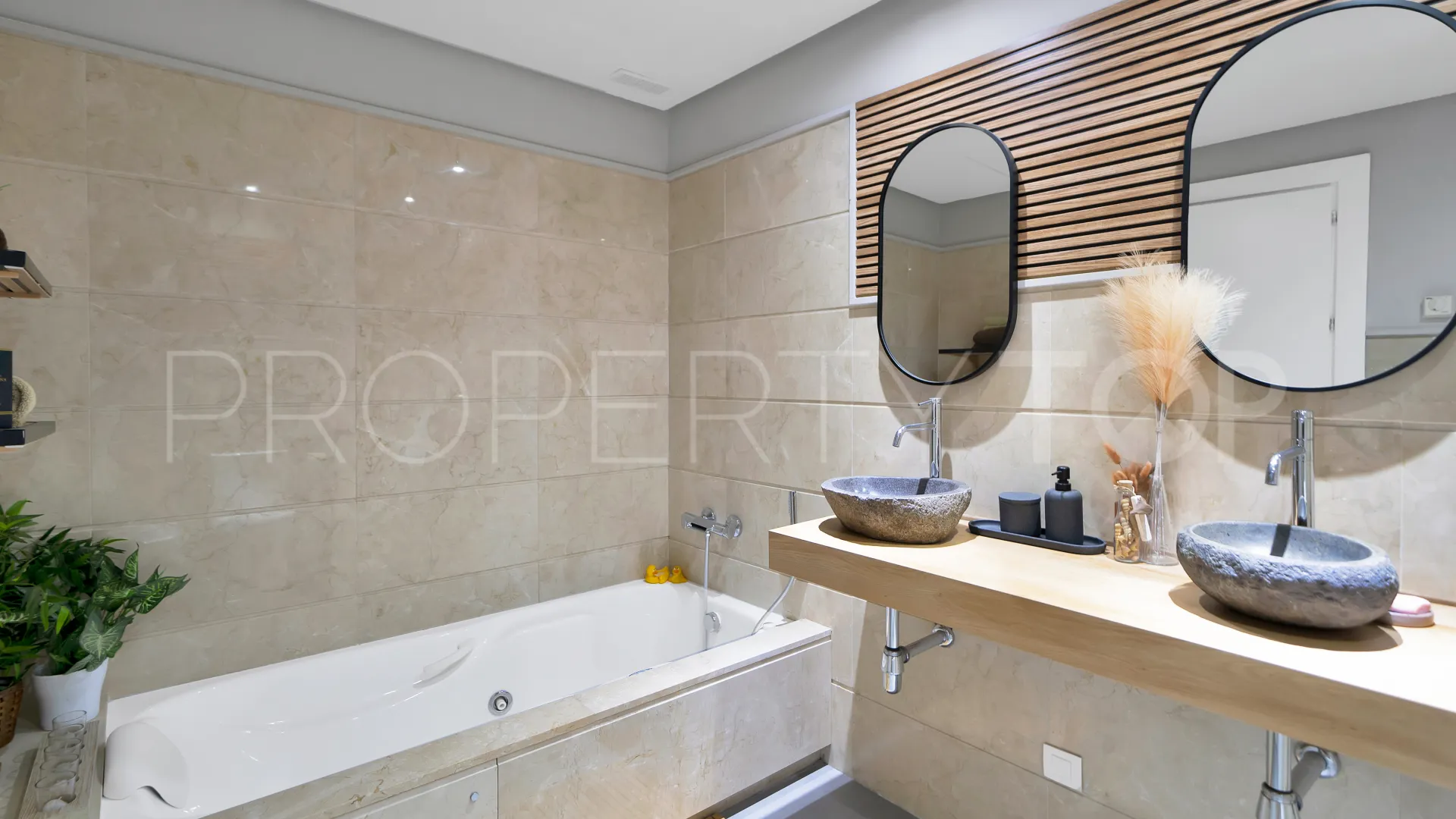 Benahavis 4 bedrooms town house for sale