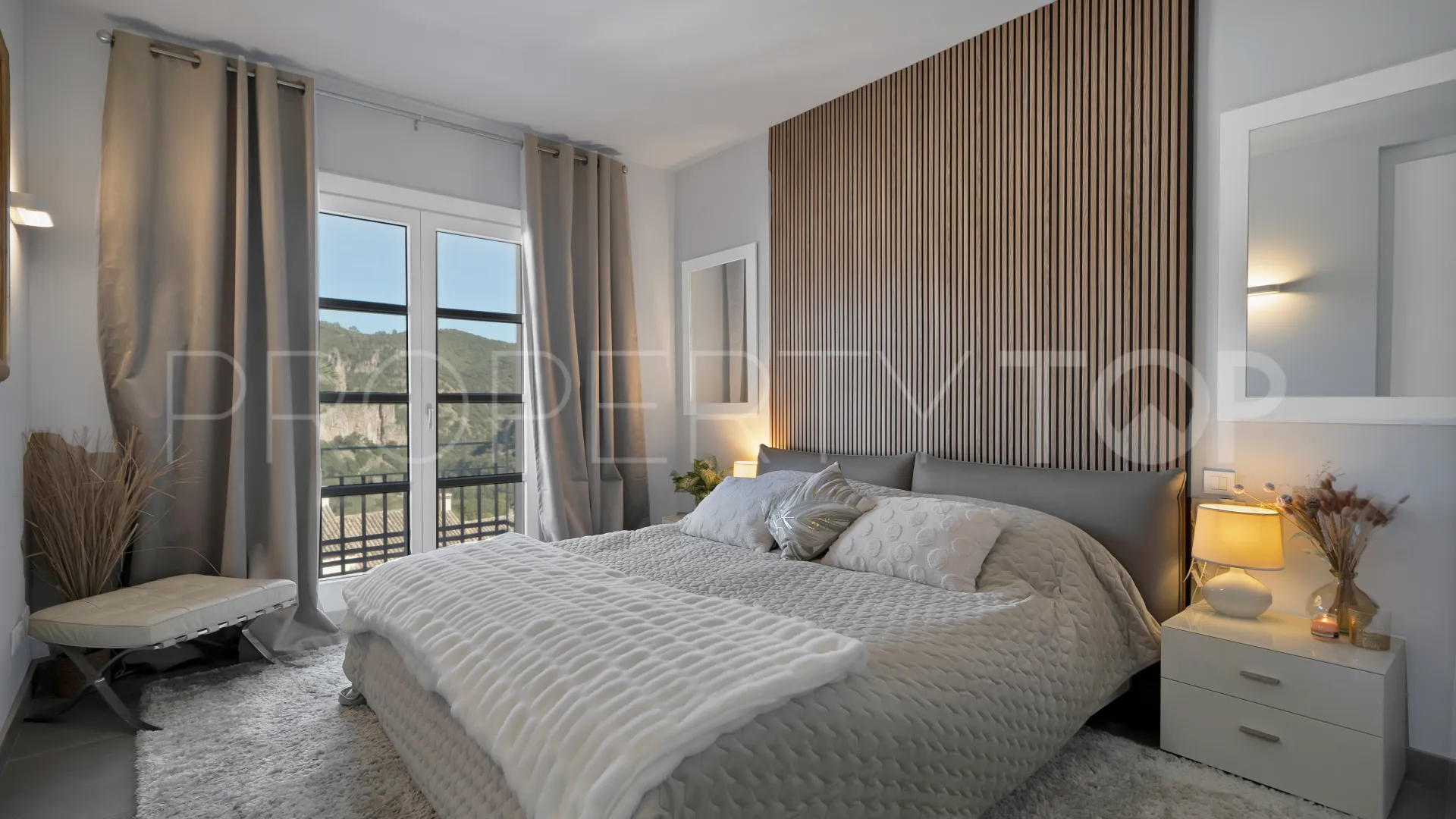 Benahavis 4 bedrooms town house for sale