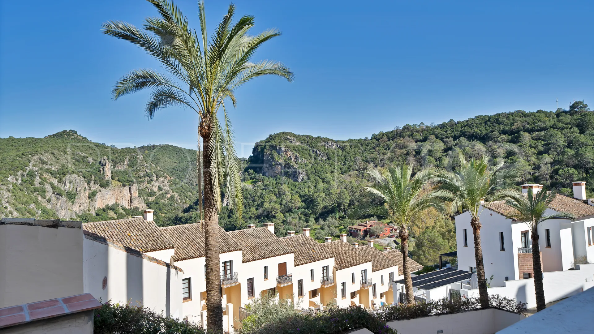 Benahavis 4 bedrooms town house for sale