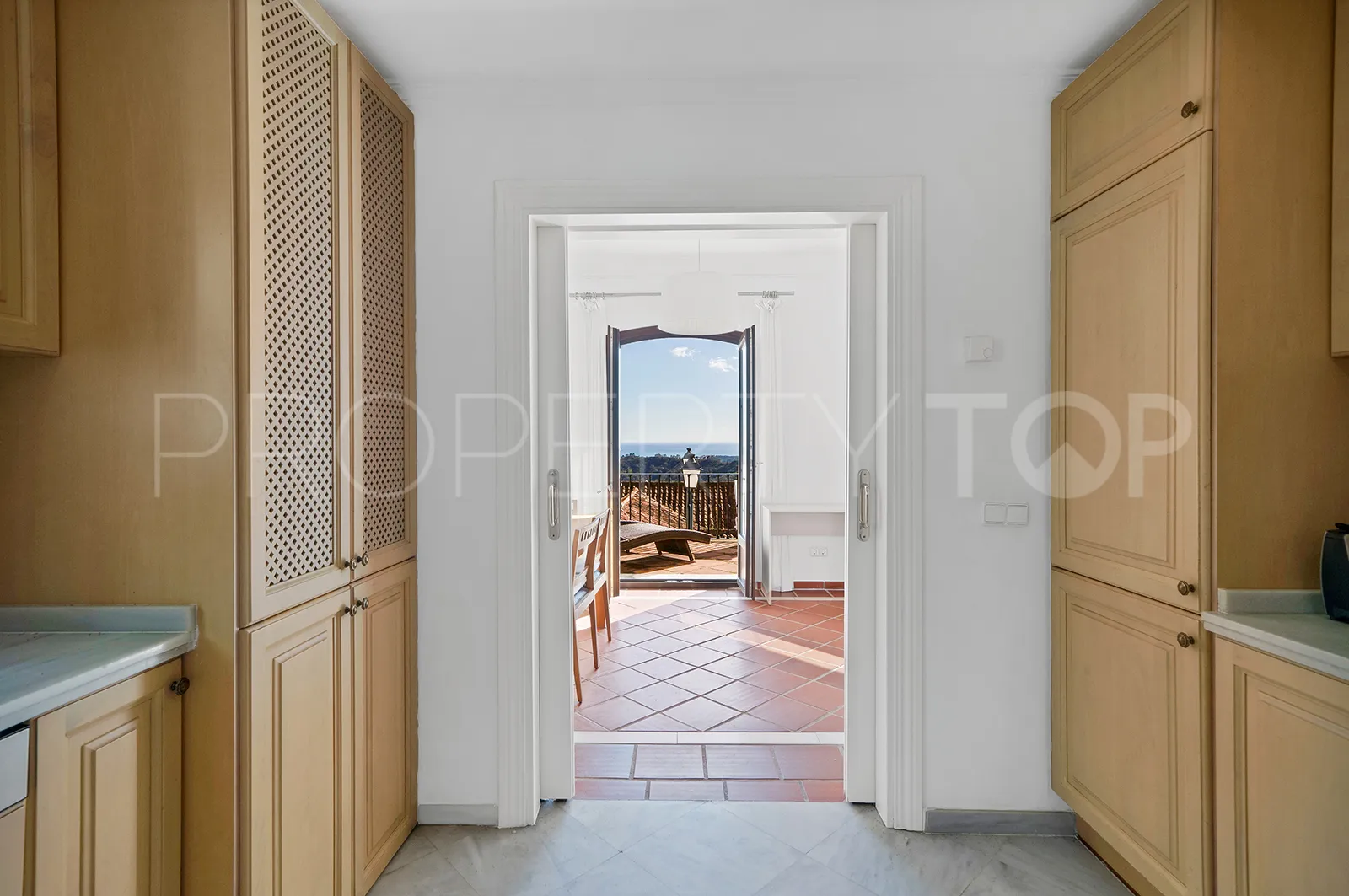For sale Benahavis town house with 3 bedrooms