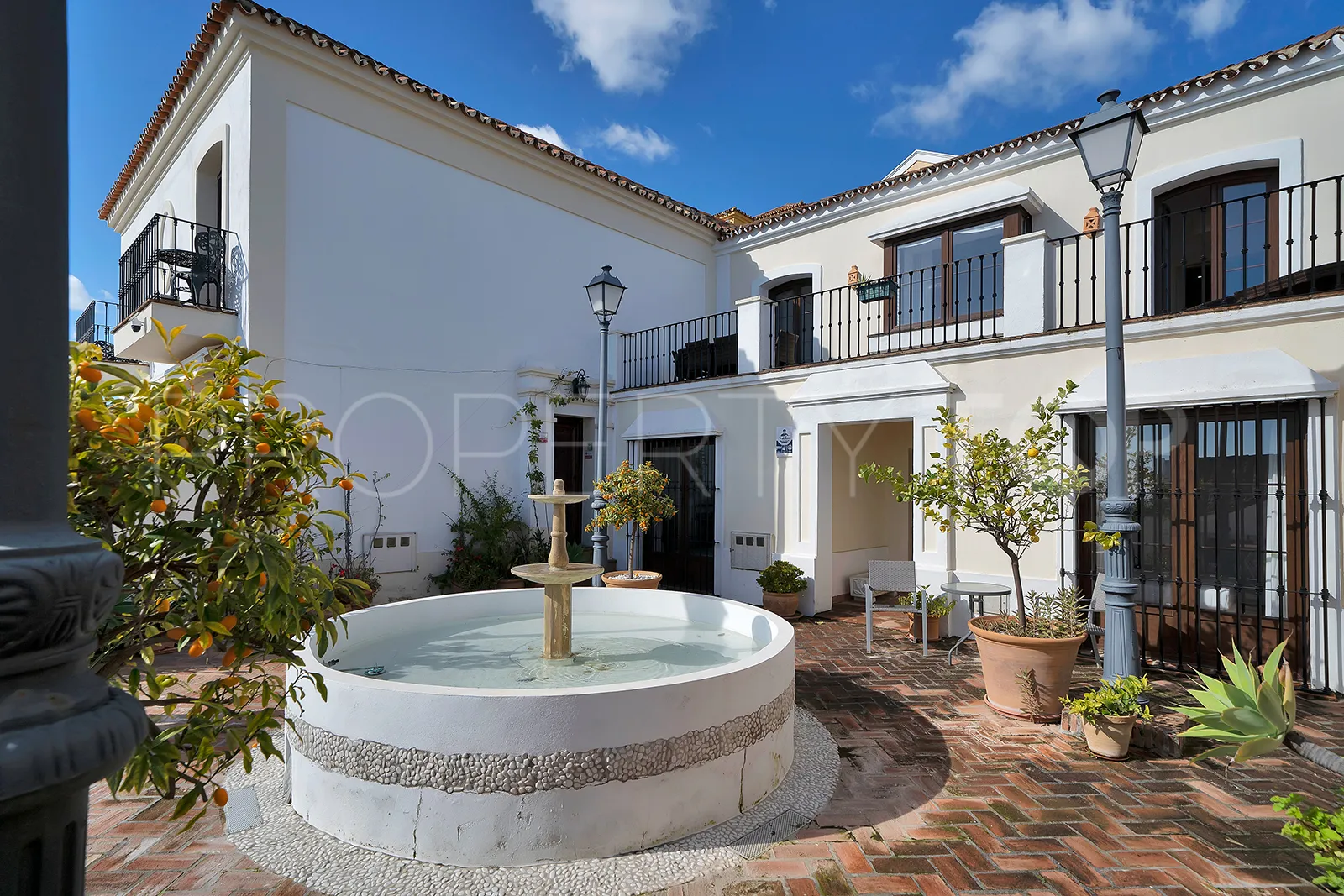 For sale Benahavis town house with 3 bedrooms